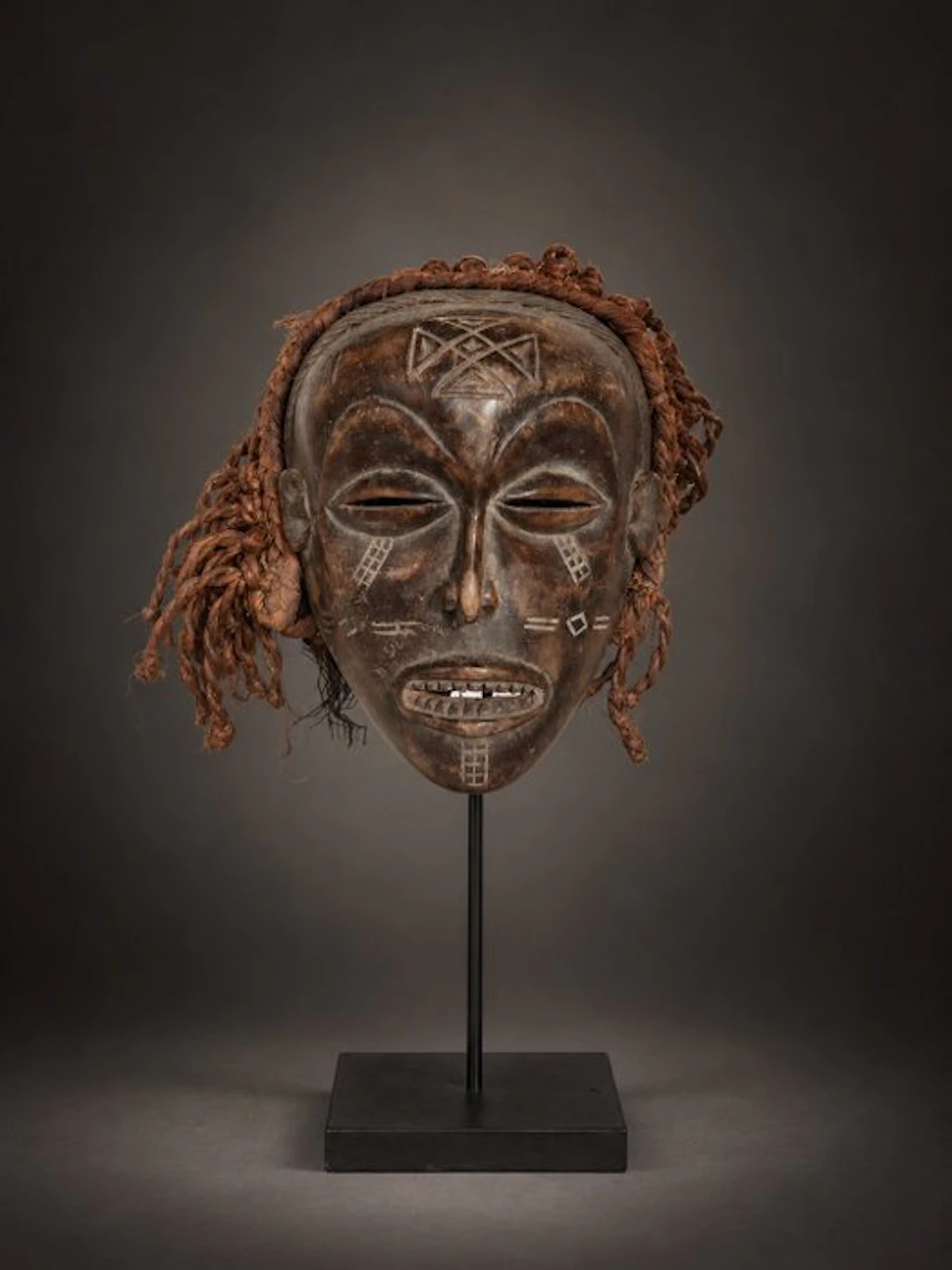 Remarkable female Pwo / Mwana Pwo mask – Chokwe – Angola / DRC – carved wood