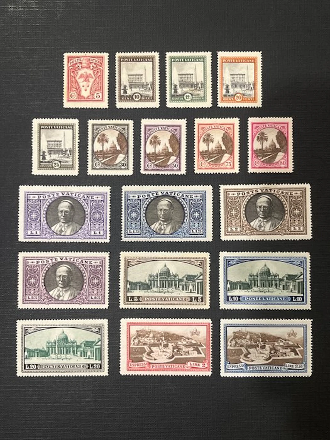 Vatican City 1933 - Giardini e Medaglioni chairs, brand new with rubber.