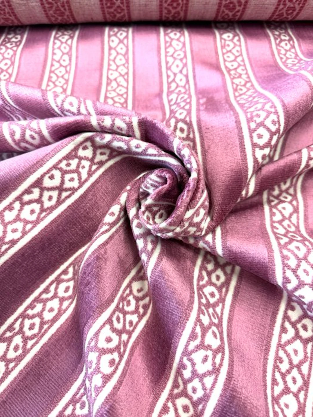 1611★Splendid jacquard velvet antique pink mauve on a...