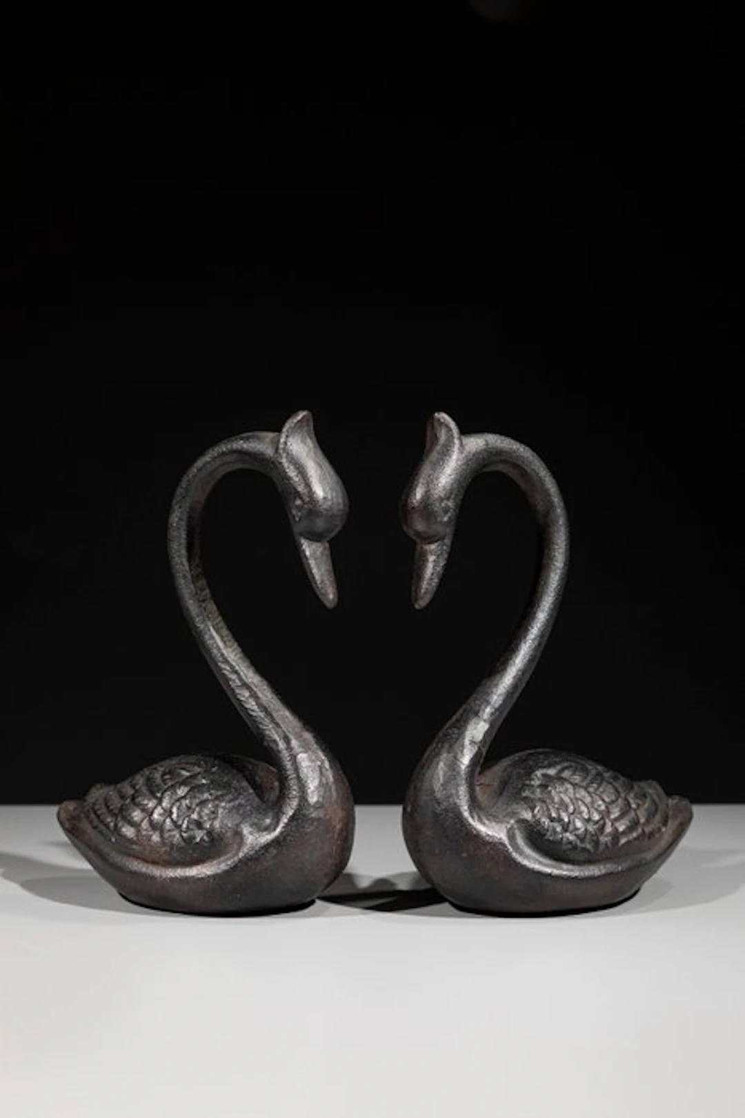 Bronze - A pair of bronze swans - Showa period (mid 20th century)