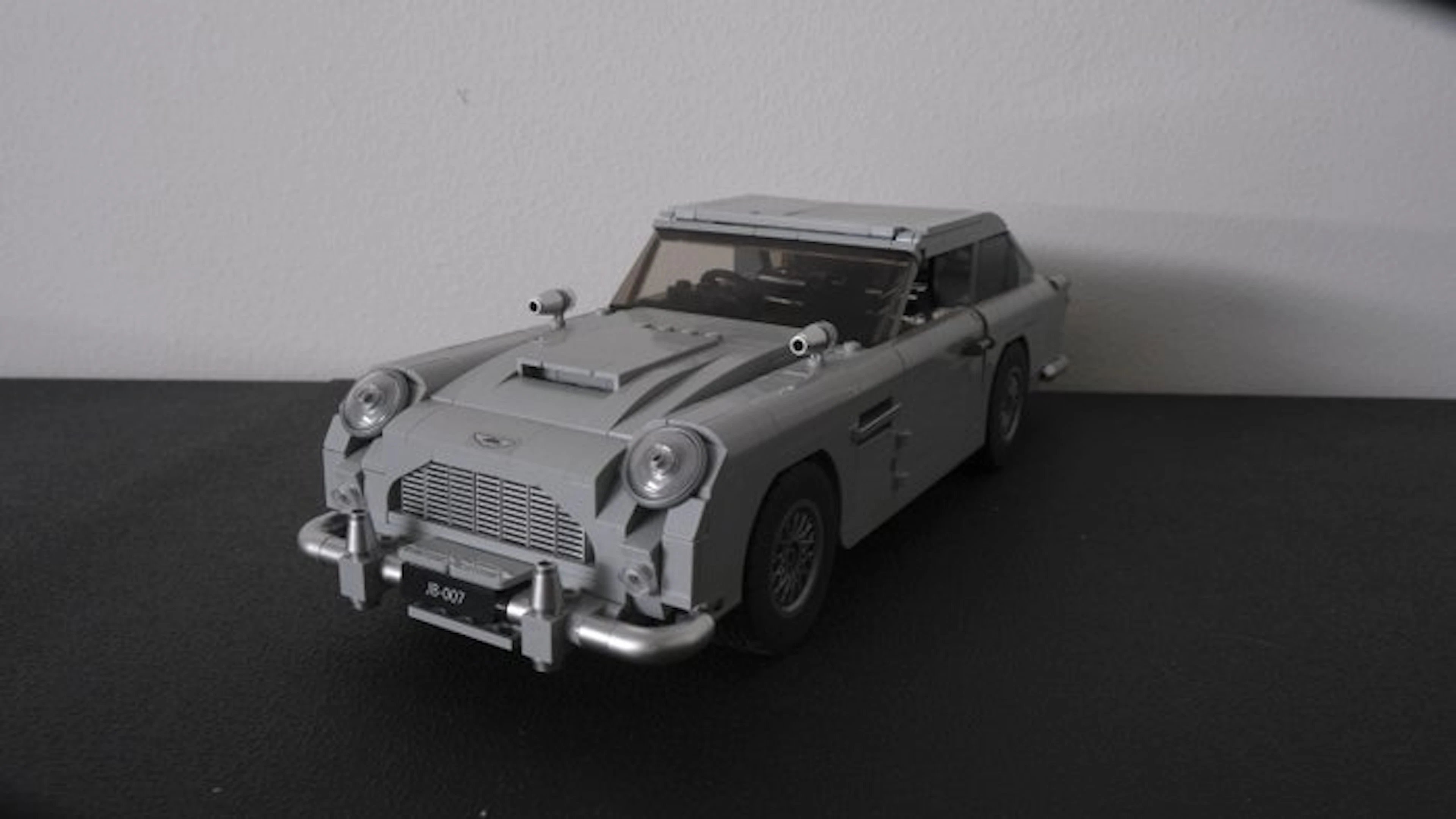 LEGO Set - 10262 - Creator - James Bond Aston Martin DB5...