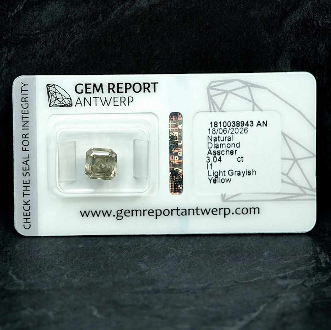No reserve price - 1 pcs Diamond (Natural coloured)...