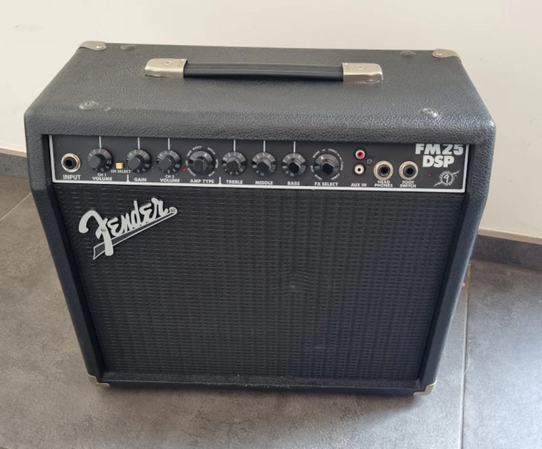Fender - Number of items: 1 - Guitar amplifier - Vietnam...
