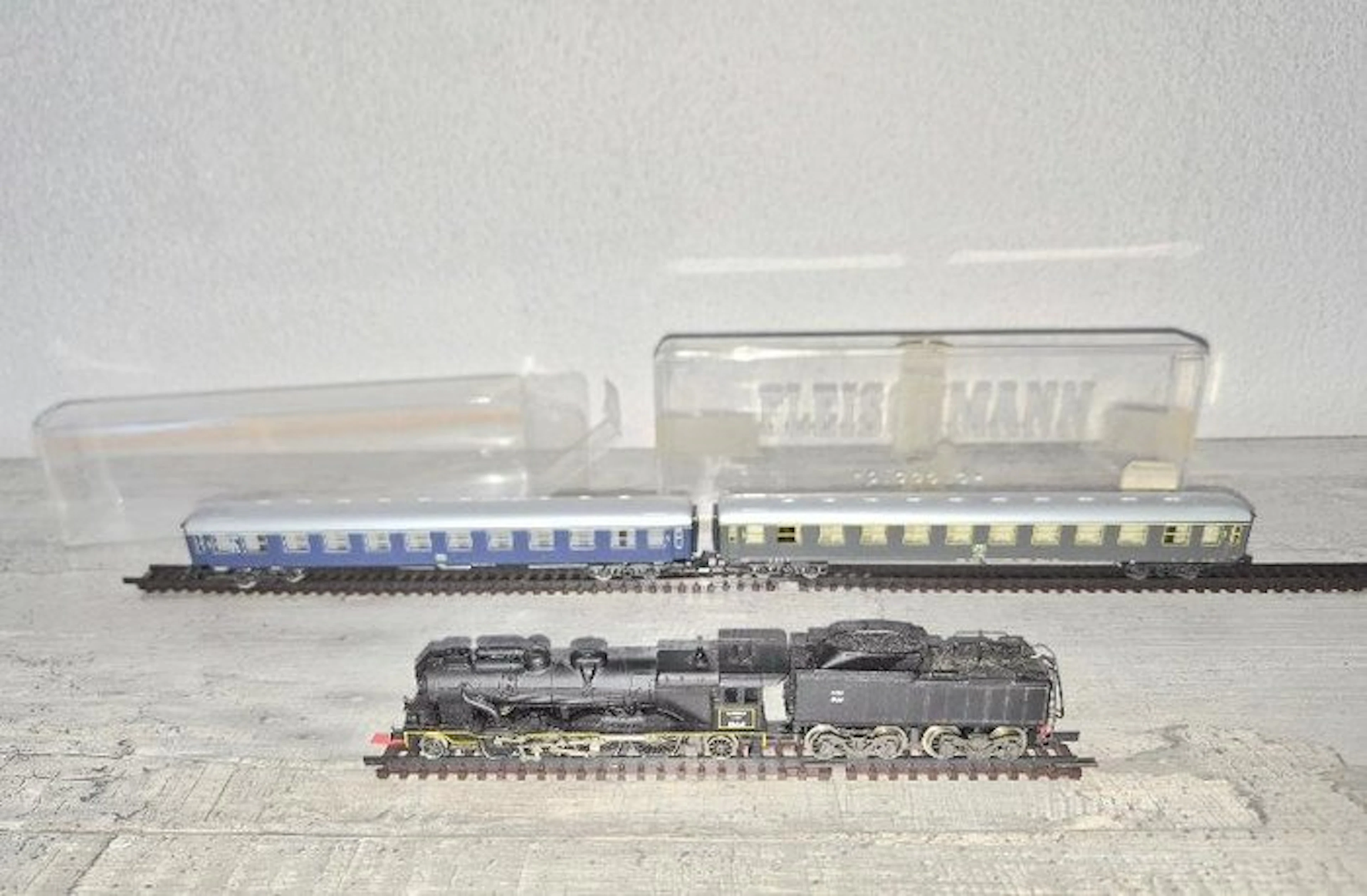 Rivarossi N - 2197; 2680; 2681 - Steam locomotive with tender (3) - used