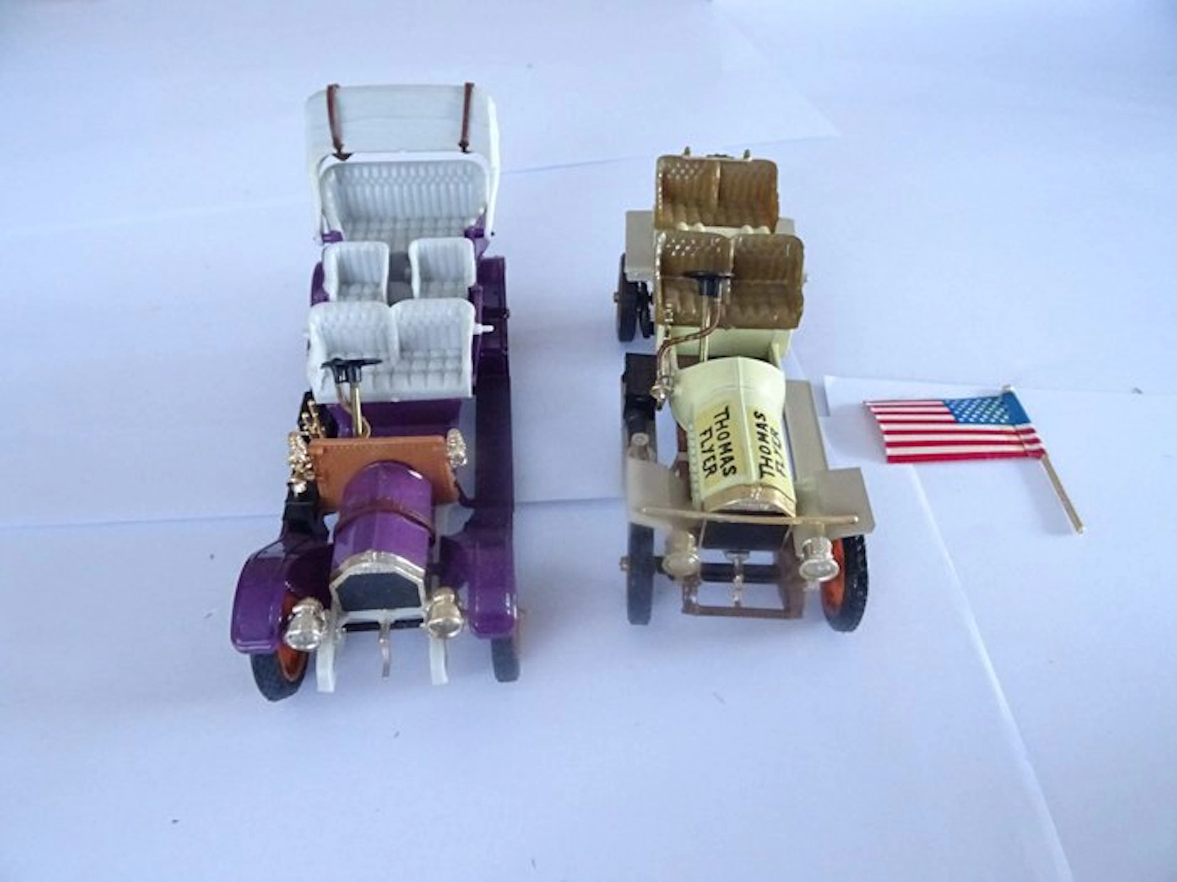 Rio - Model car (2) - 2 like-new models in their original packaging.