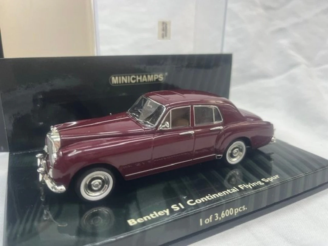 MiniChamps 1:43 - Model car - Bentley S1 Continental...