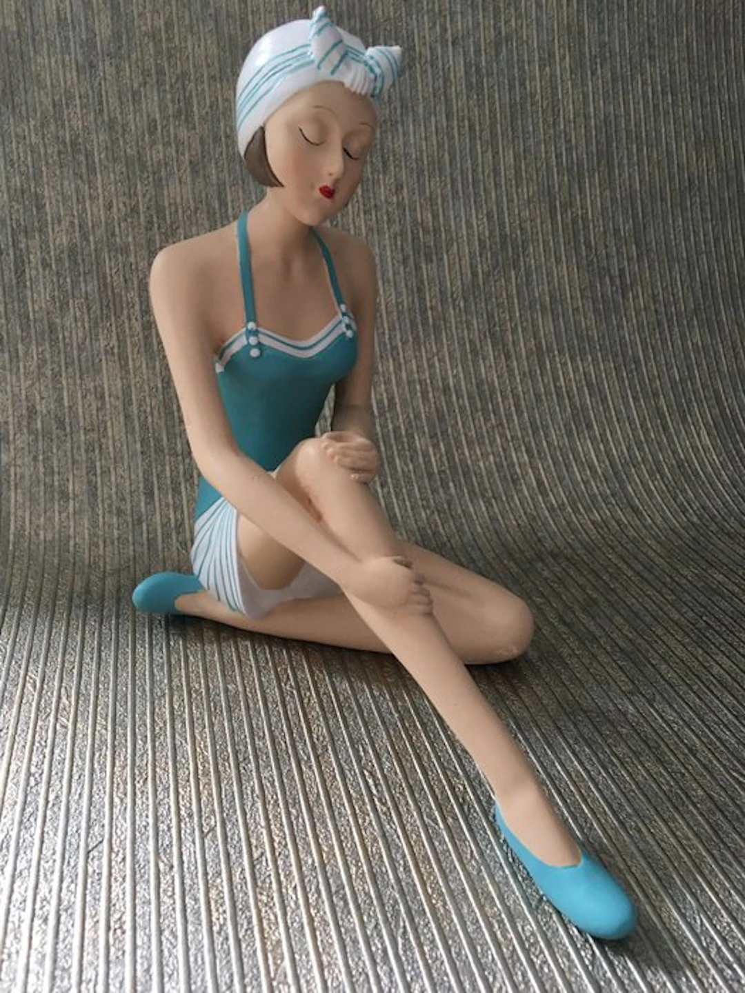 Figurine - LADY IN FINE BAD NEGLIGÉ - Resin