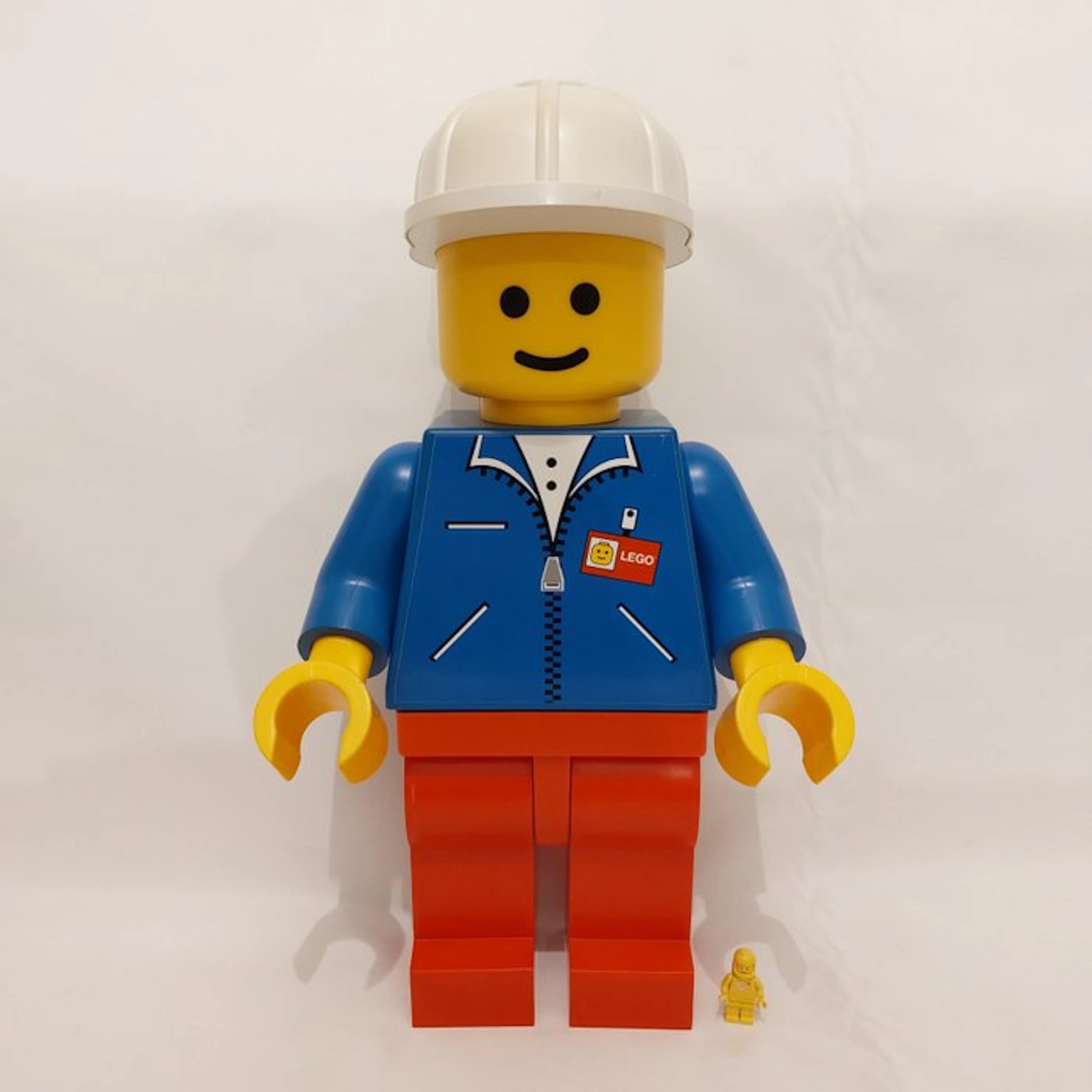 LEGO Store display - Lego Giant minifigure winkeldisplay uit 1980