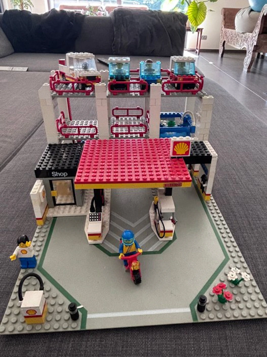 LEGO Set - 6394 - Classic - Lego 6394 Petrol Station + Garage with Elevator