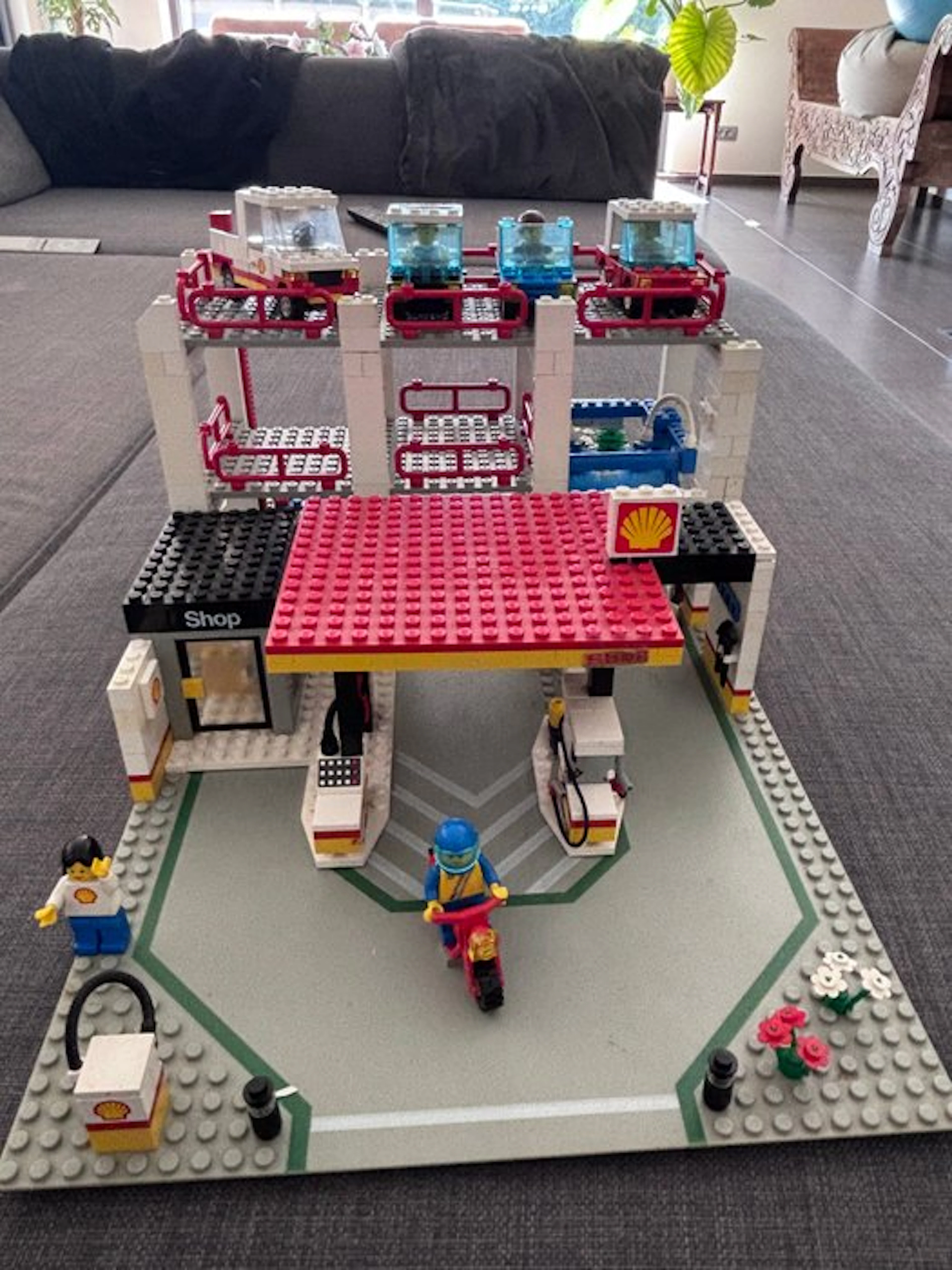 LEGO Set - 6394 - Classic - Lego 6394 Petrol Station + Garage with Elevator