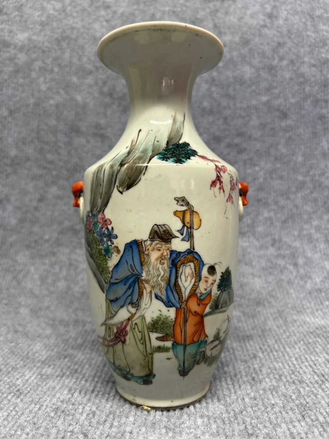 Chinese porcelain vase in Famille Rose / Fencai with...