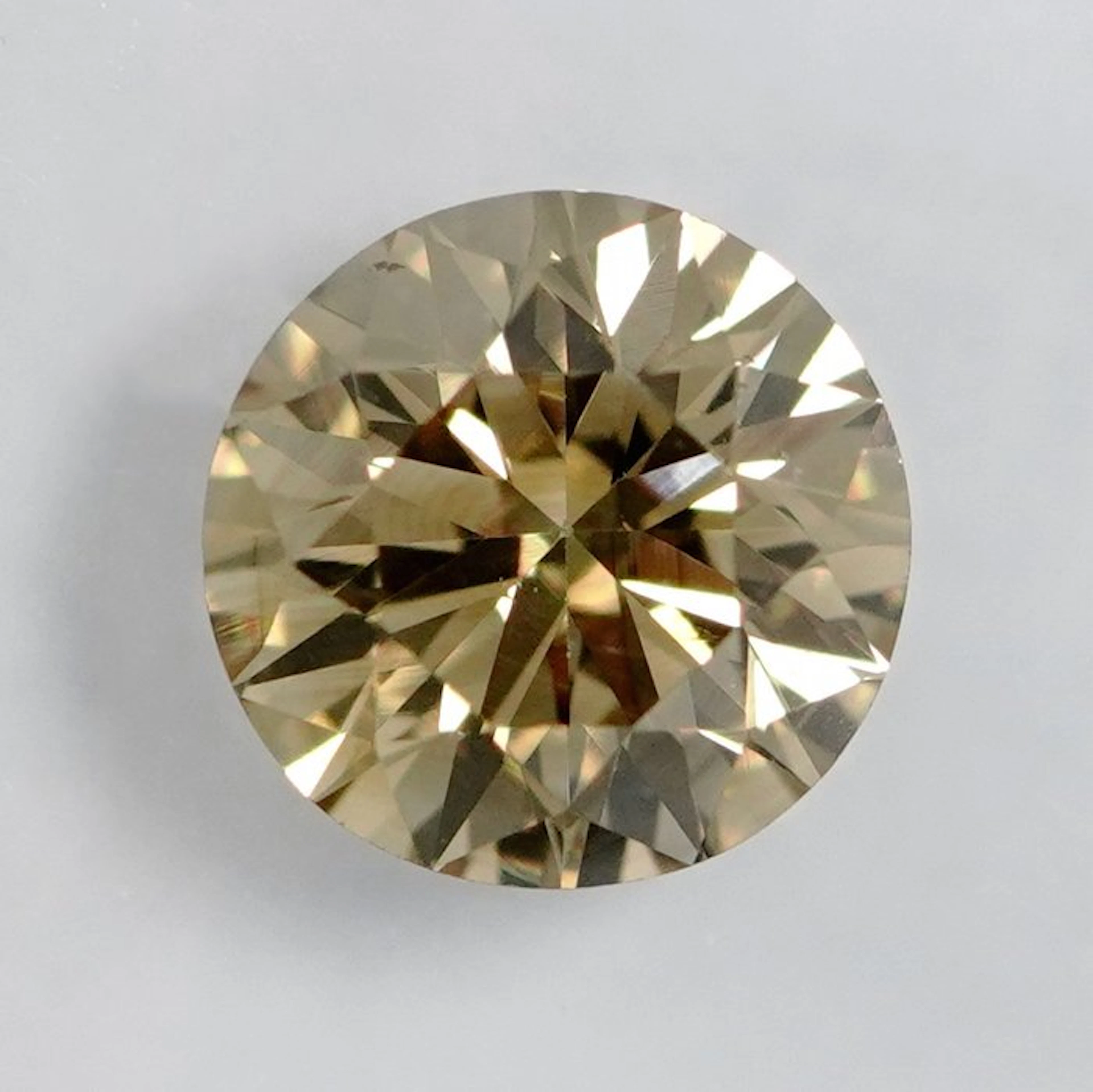 No reserve price - 1 pcs Diamond (Natural coloured)...