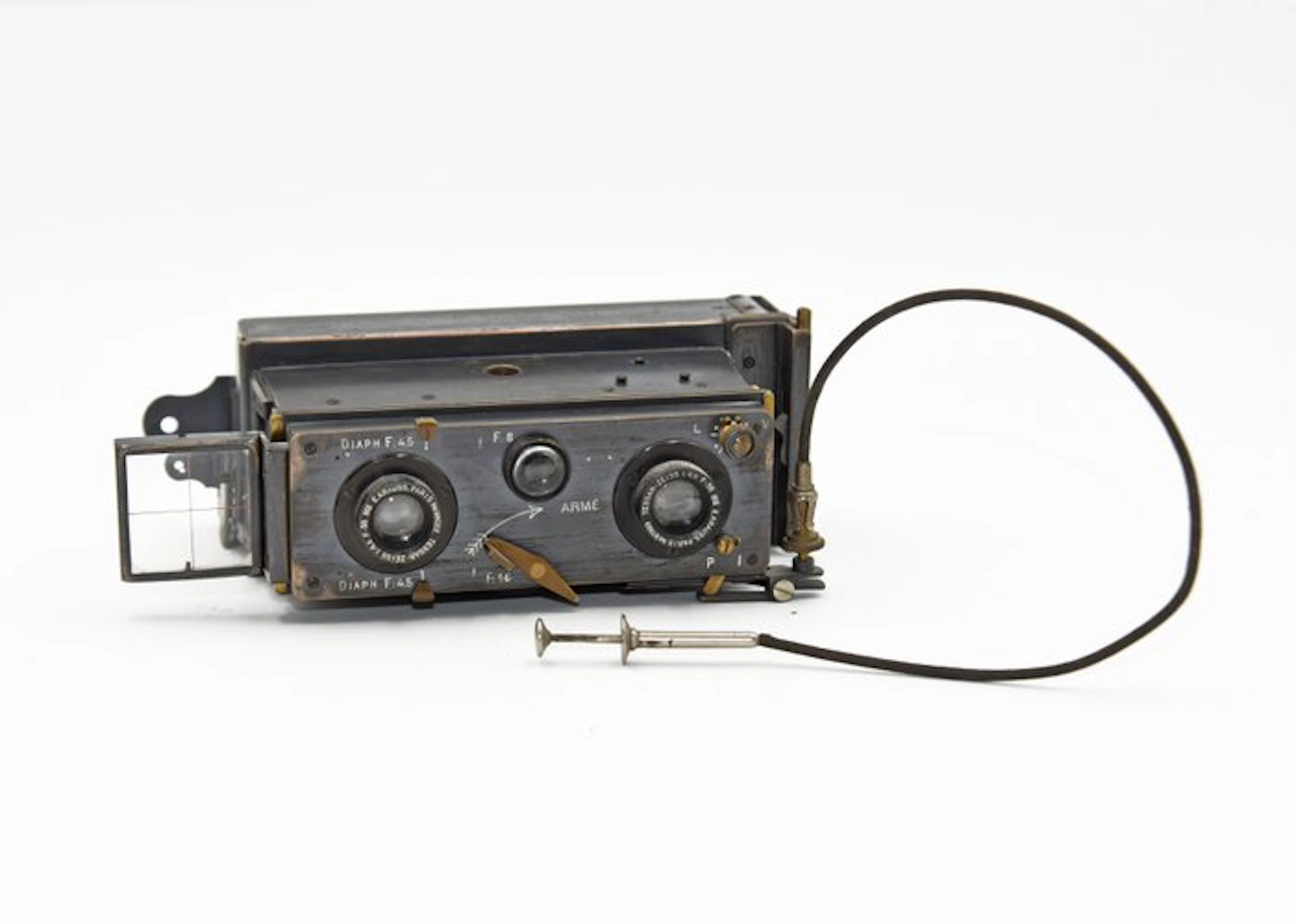 Richard, Jules Verascope Analogue camera