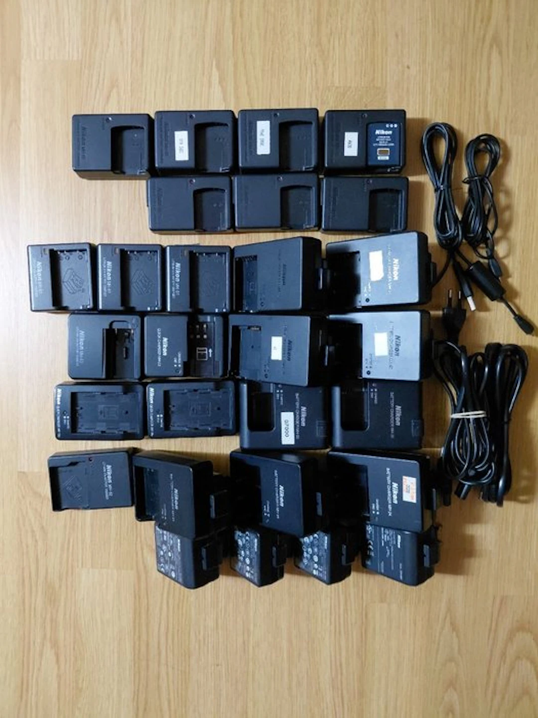 Nikon BATCH VAN 28 ORIGINELE NIKON ACCULADERS Camera accessories