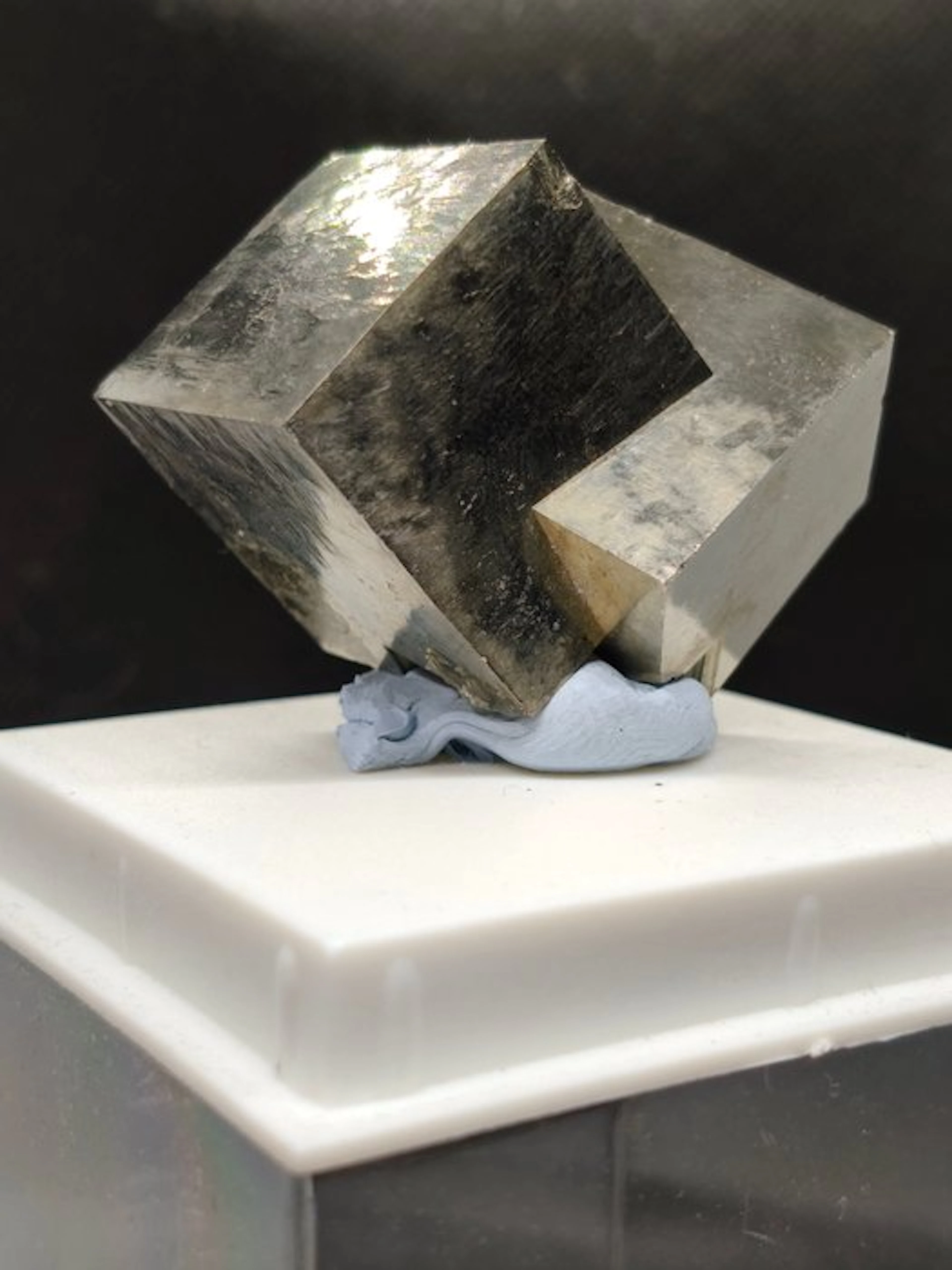 Premium Navajún Pyrite Cube — La Rioja, Spain - Height: 5 cm - Width:
