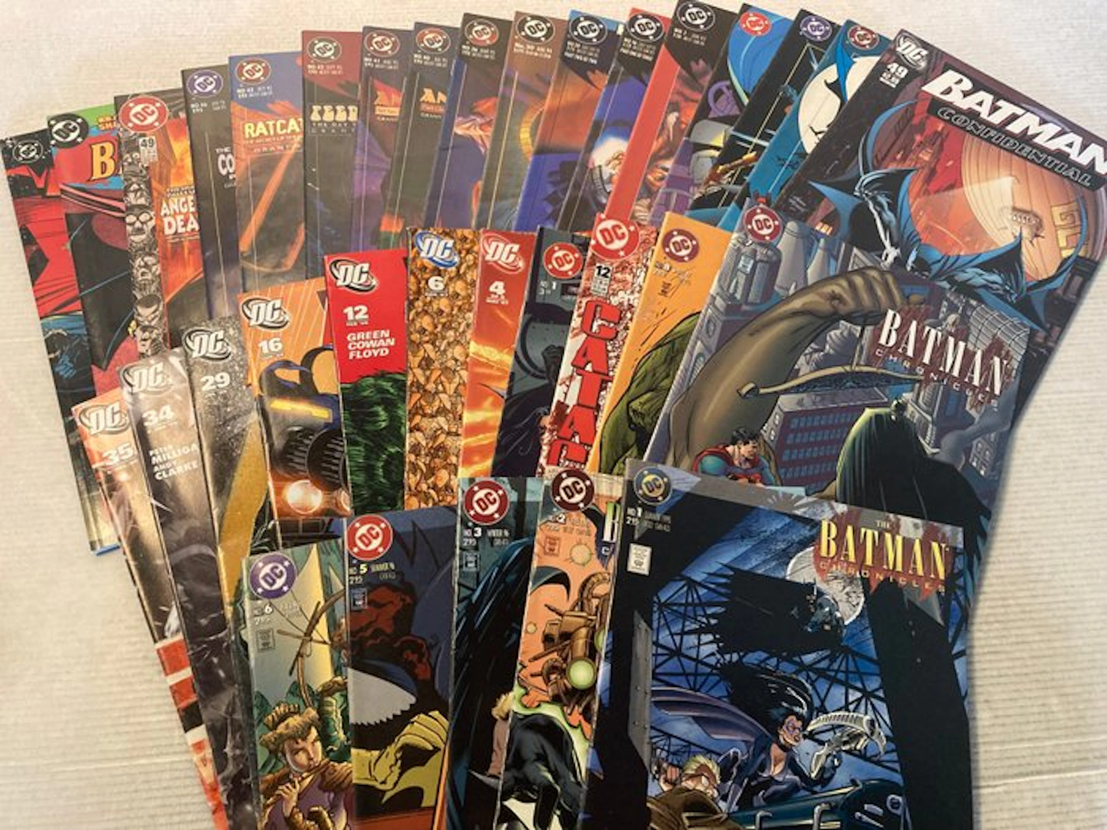 Batman 33 comics from many (mini-)series and one-shots!...