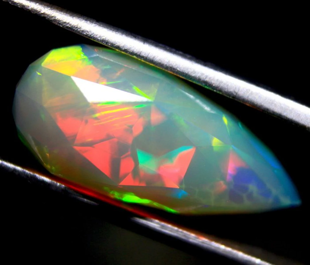 Carat 4.30 Spectacular Ethiopian Opal from Wello...