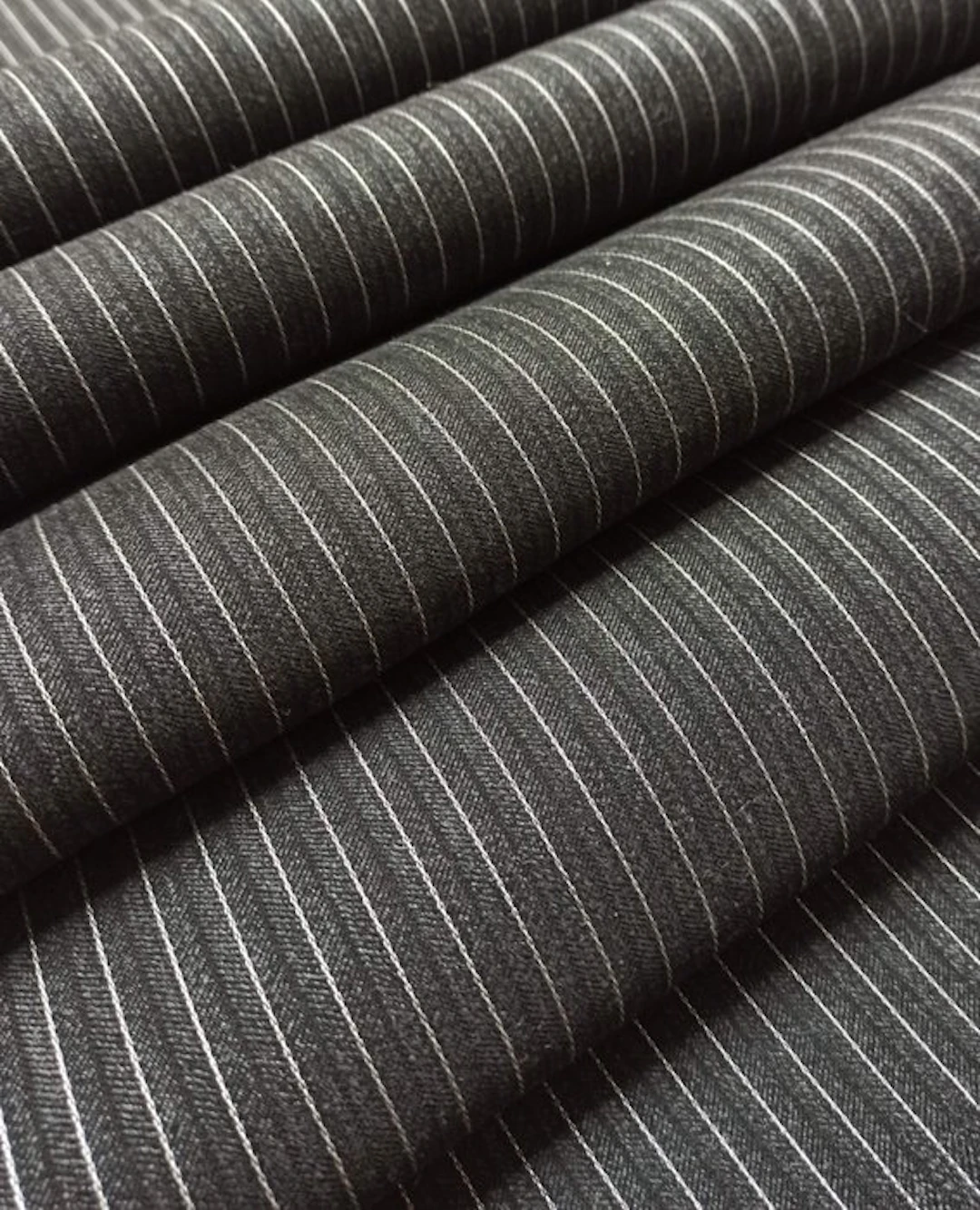 B643 - 530 x 160 cm - Gessato in pura lana ed elastan...