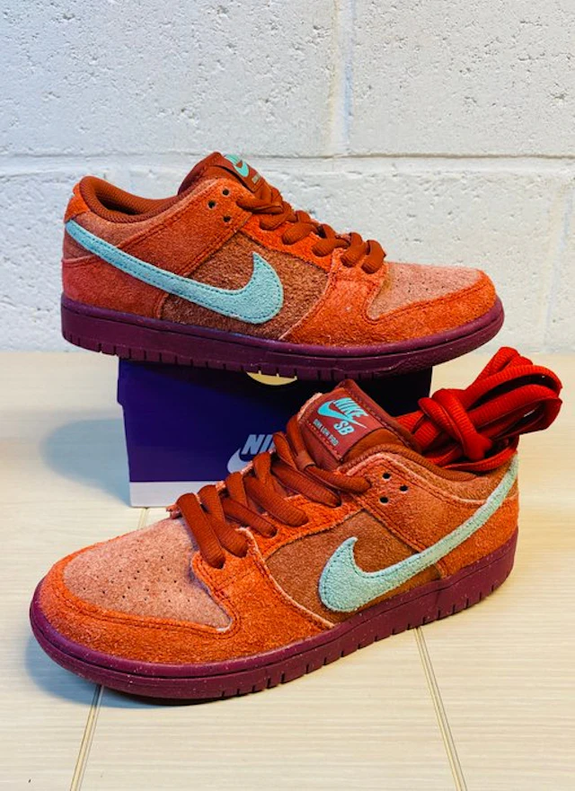 Nike SB - Dunk Low Pro Mystic Red P38 - Sneakers - Size: EU 38 - New with tags