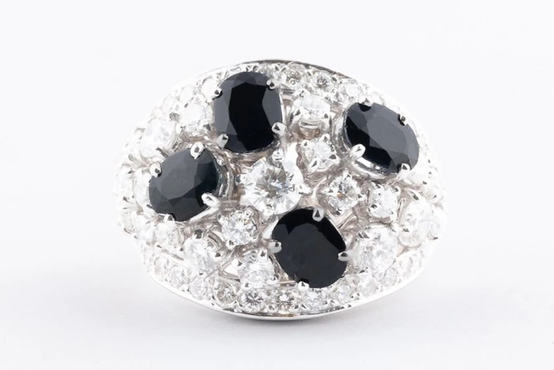 Ring - 18 kt. White gold - 6.05ct. tw. Sapphire - Diamond