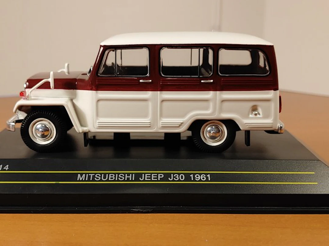 FIRST:43 Models 1:43 - Model station wagon - Mitsubishi Jeep J30 1961