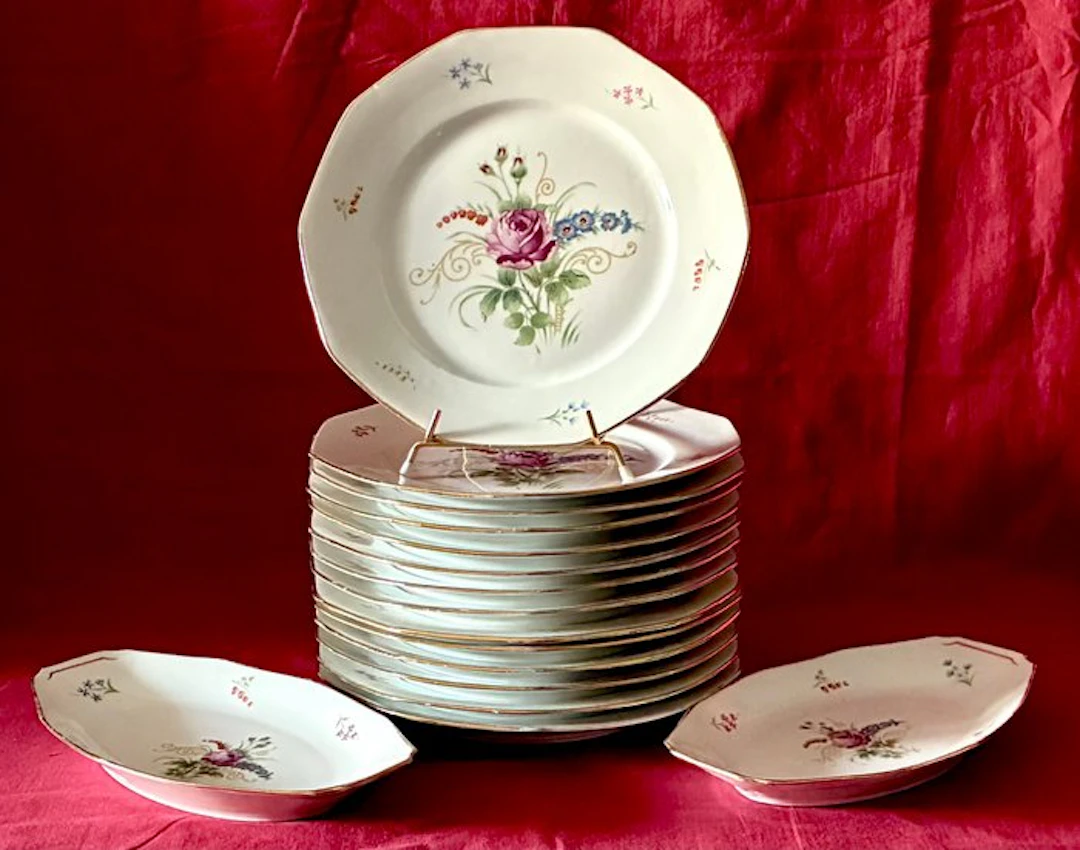 Limoges - Dinner set for 12 (15) - 13 assiettes & 2...