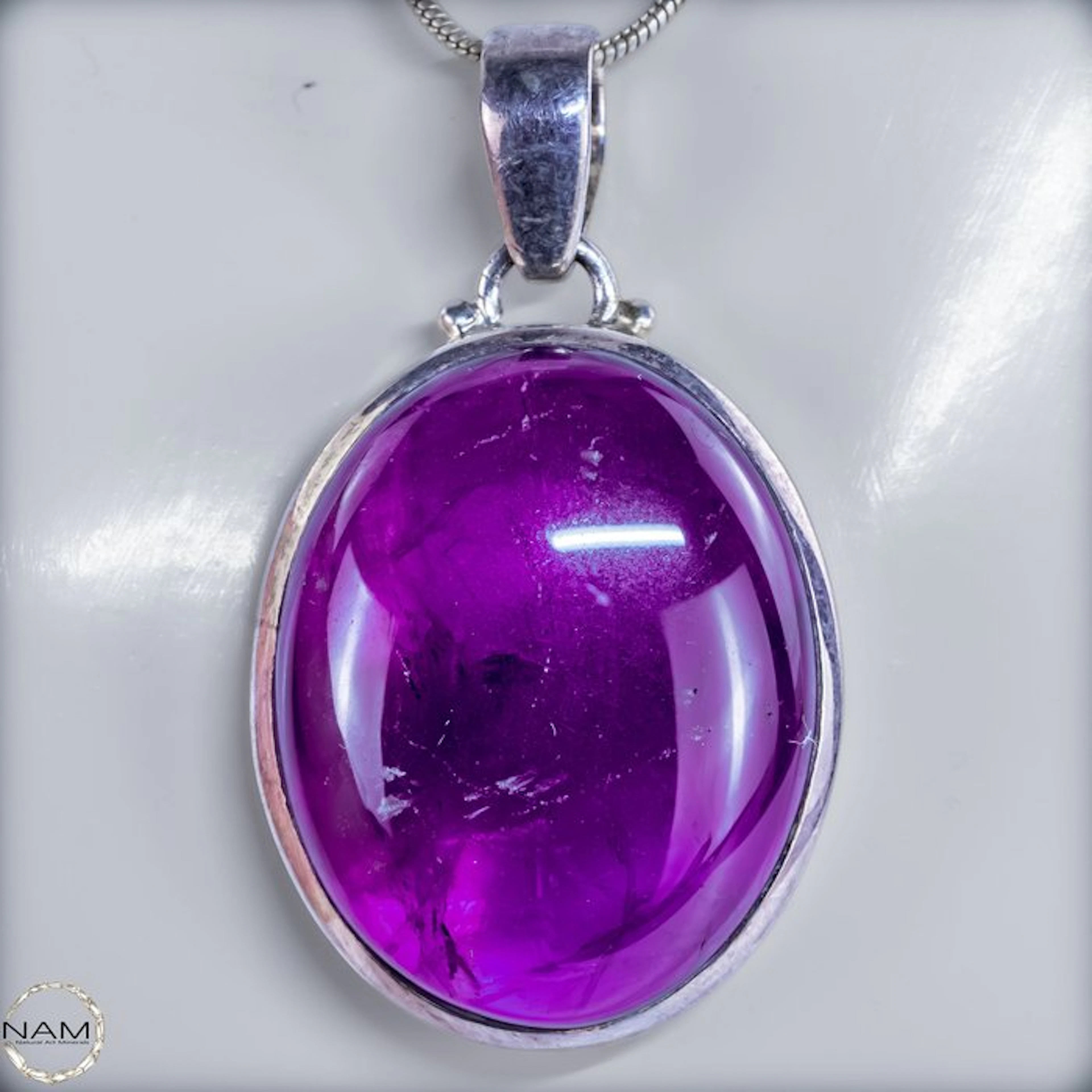 Amethyst pendant – Luminous violet with timeless elegance 64.95 ct- 12.99 g