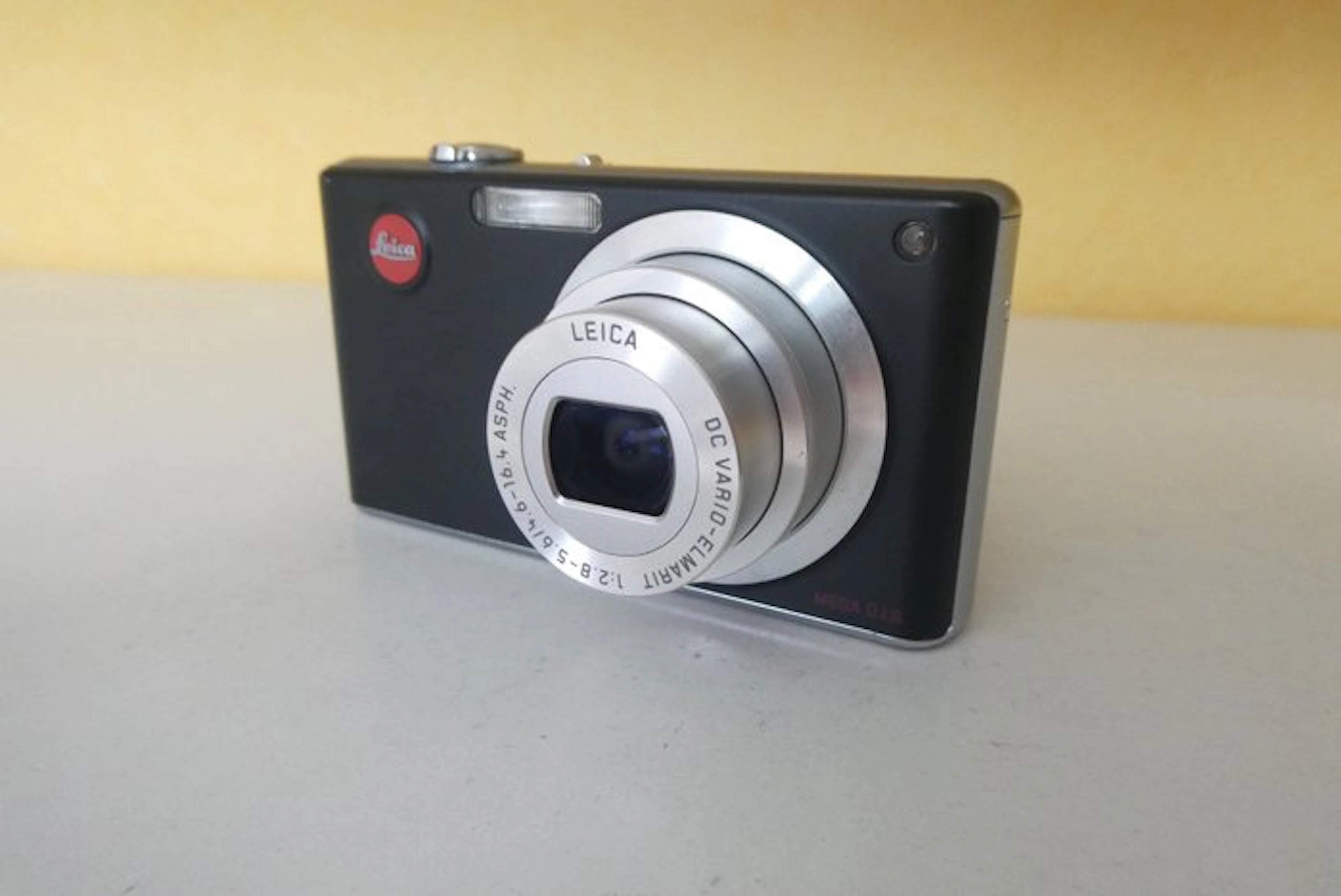 Leica C-LUX 2 met error! Digital camera