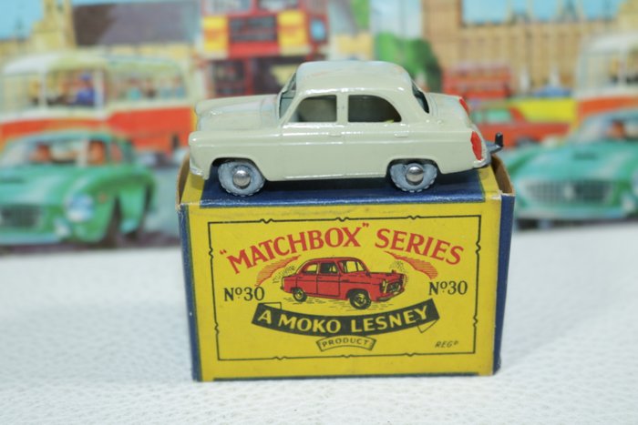 Matchbox 1:64 - Model car - Matchbox 30 Ford Prefect with