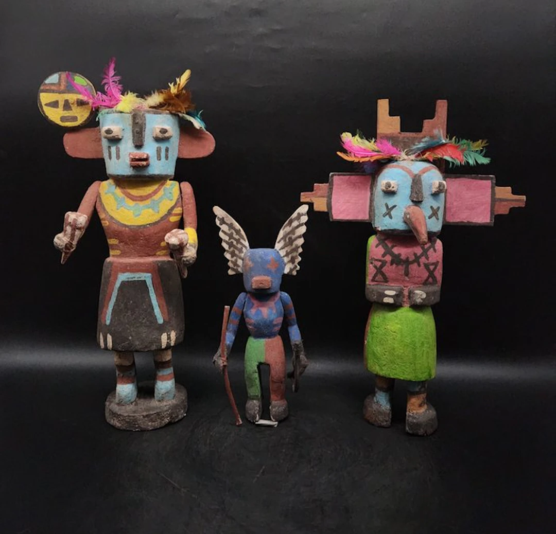 3 Poupées dans le style Kachina / Hopi - Sculpture...