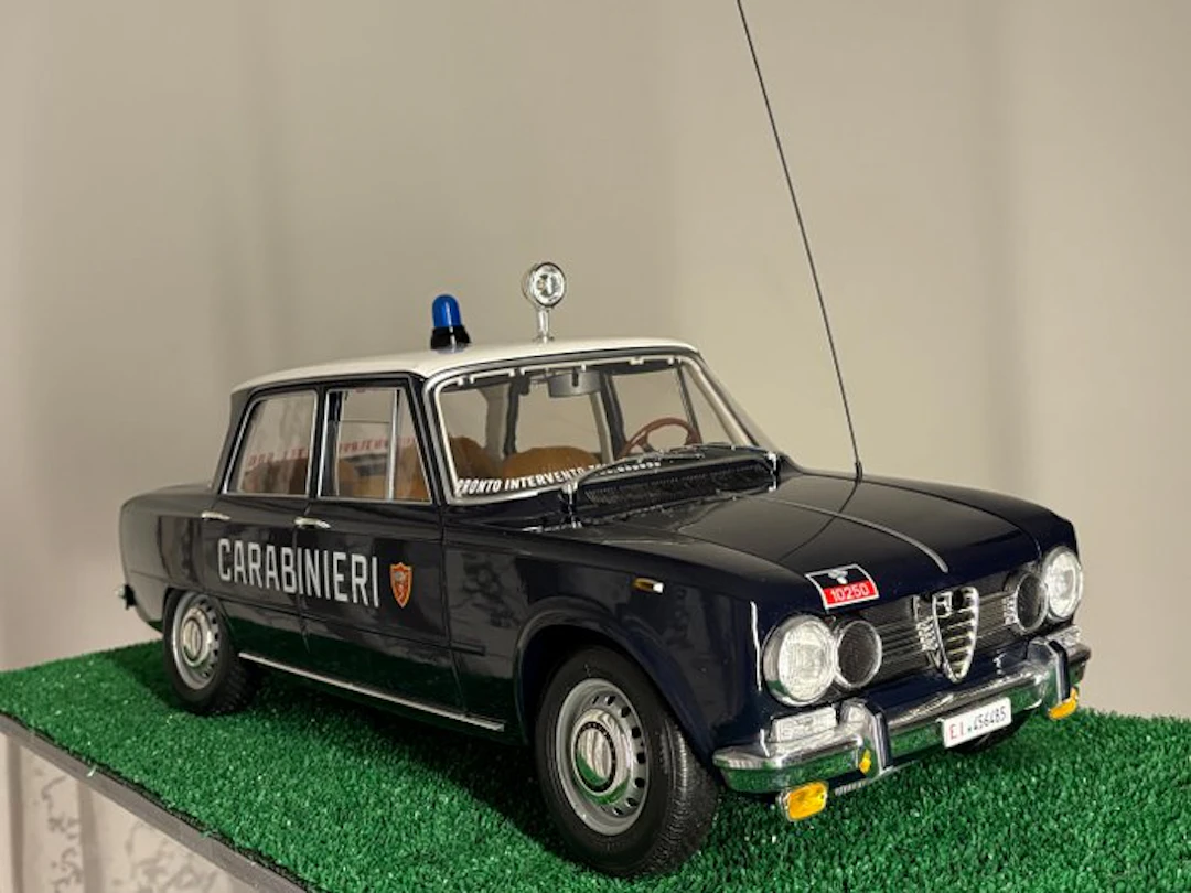 1:8 - Model car - Alfa Romeo Giulia Carabinieri