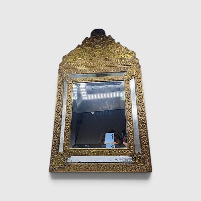 Mirror- Kuifspiegel - Brass, Glass, Wood - Repoussé wall mirror
