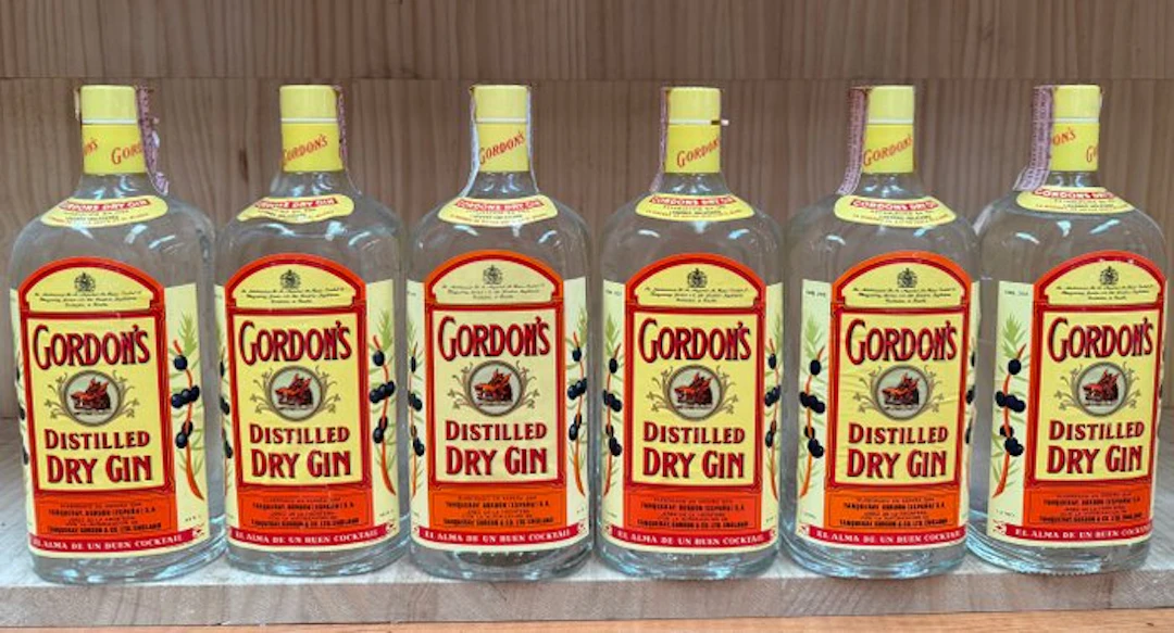 Gordon's - Distilled Dry Gin - b. 1970s - 1.0 Litre - 6 bottles