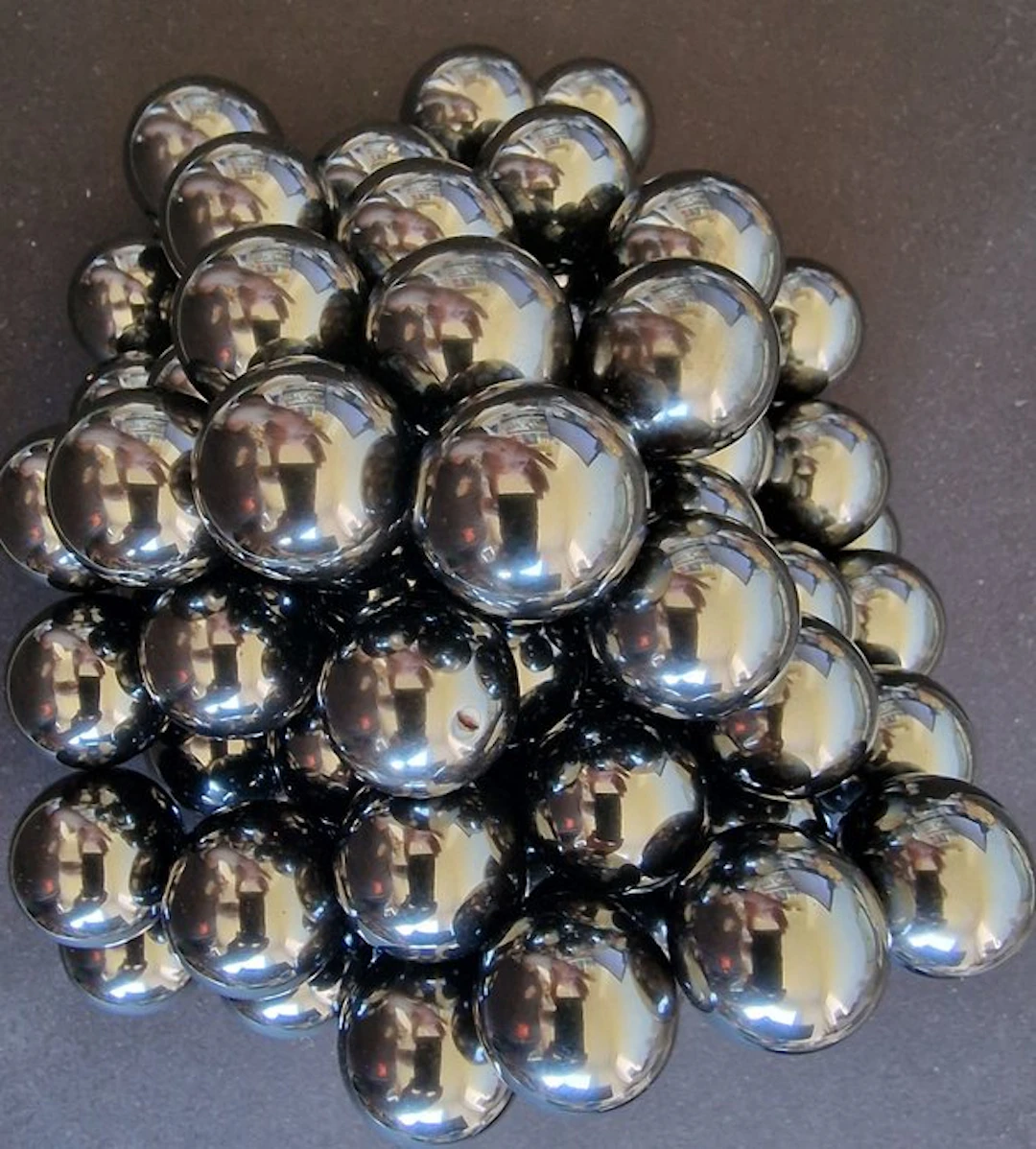 Hematite Round / magnetized- 3500 g - (100)