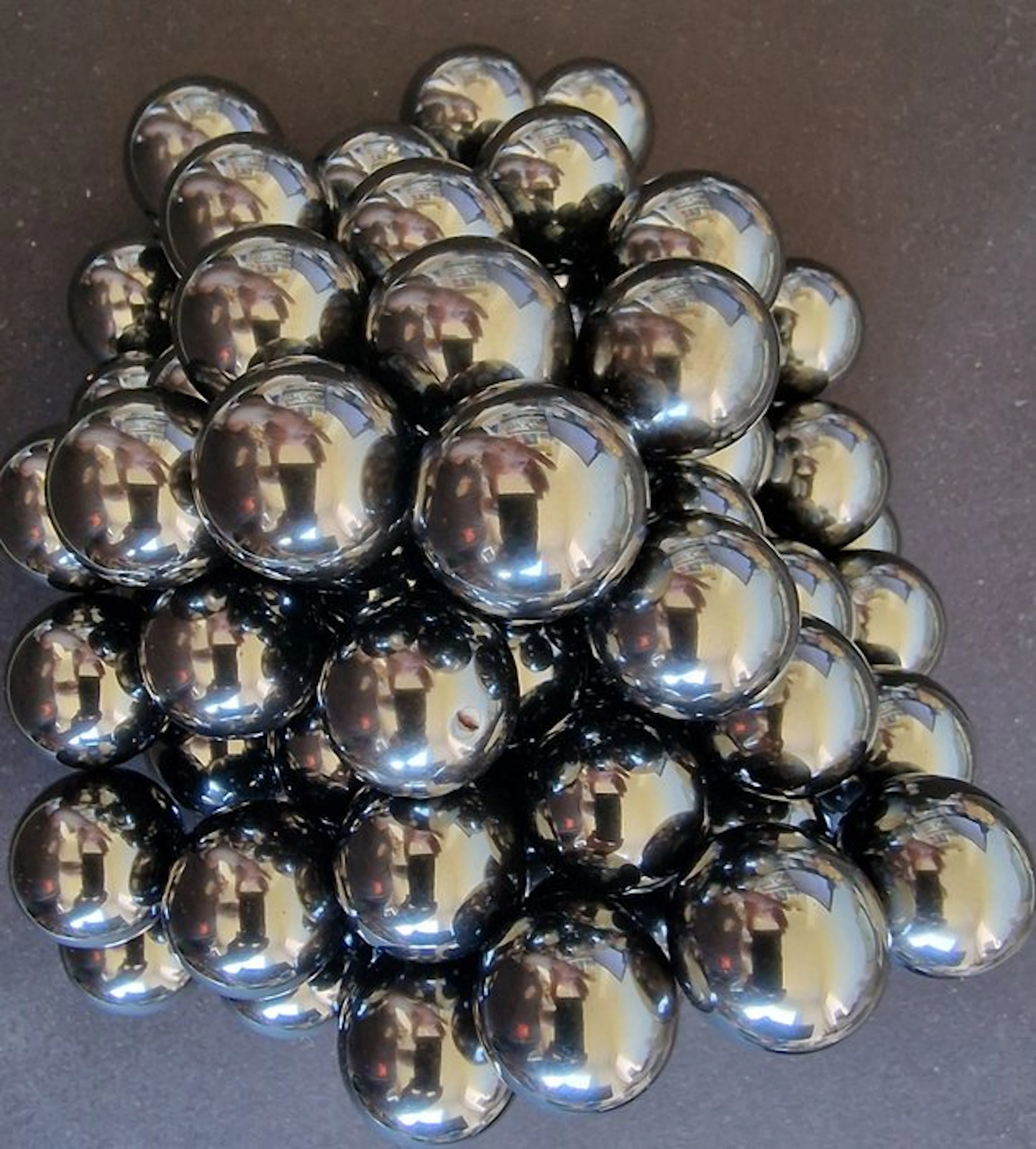 Hematite Round / magnetized- 3500 g - (100)
