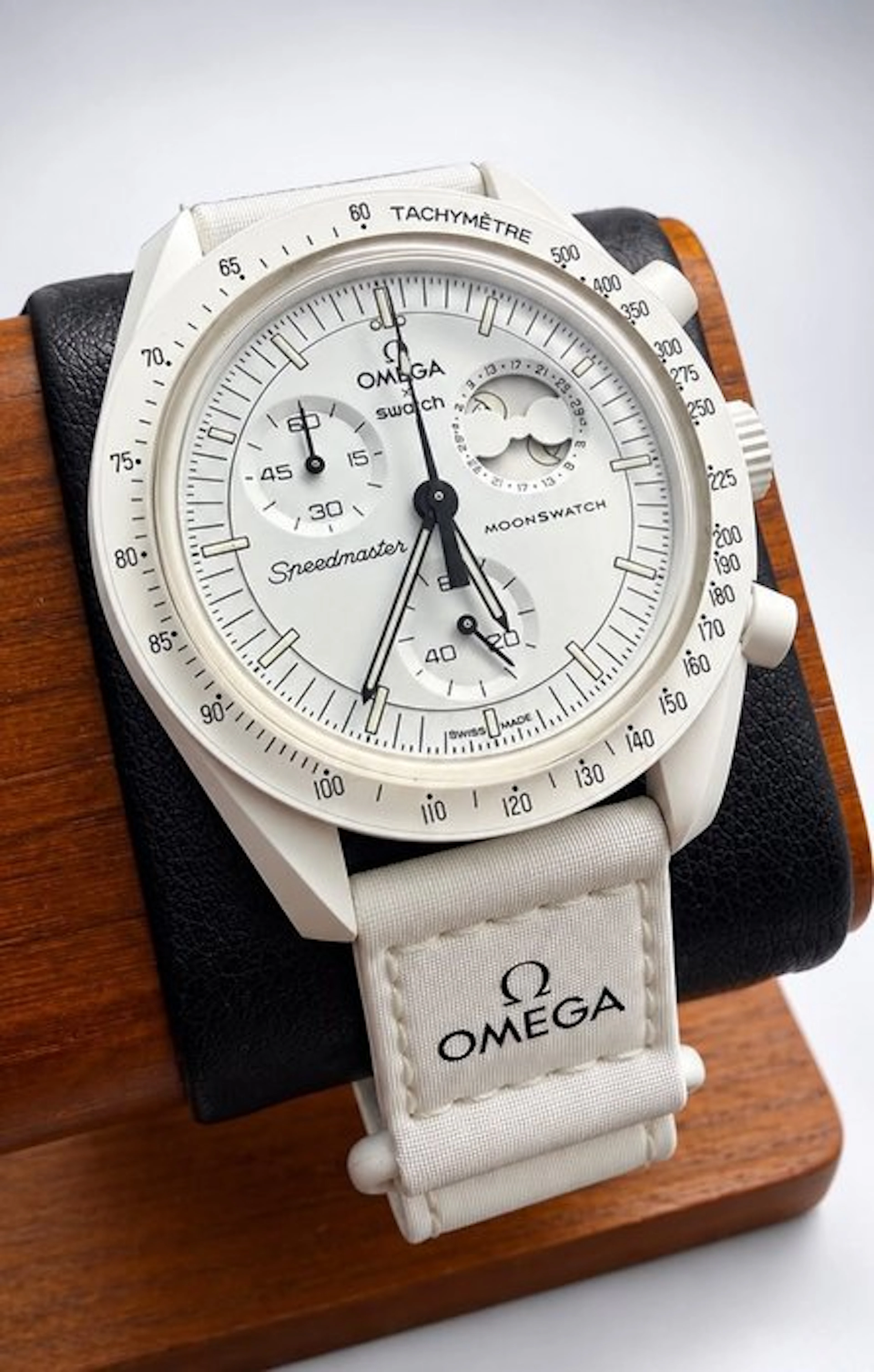 Omega x Swatch - Mission To The Moonphase Snoopy - No...