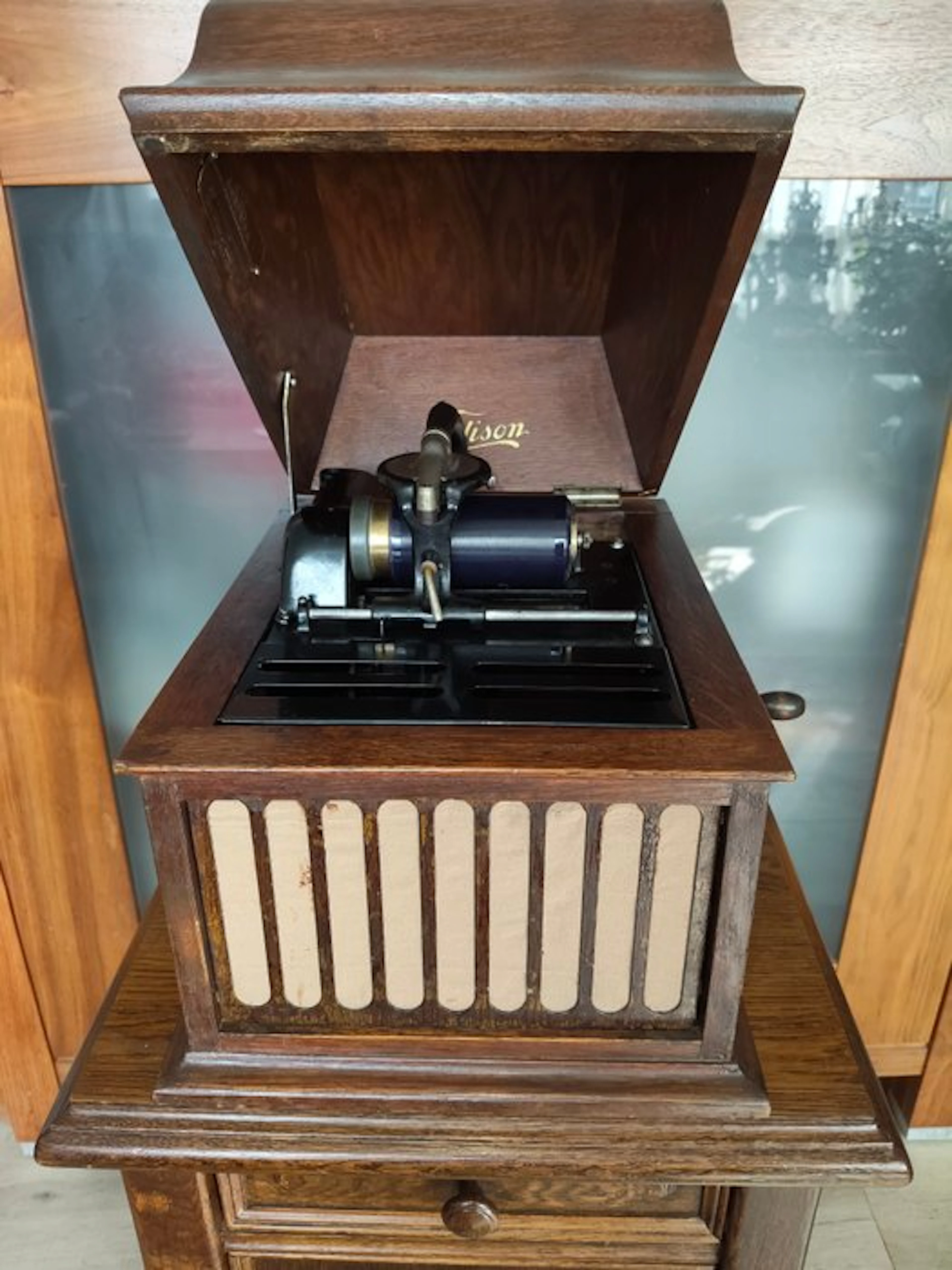Thomas A. Edison - Amberola 30 Phonograph