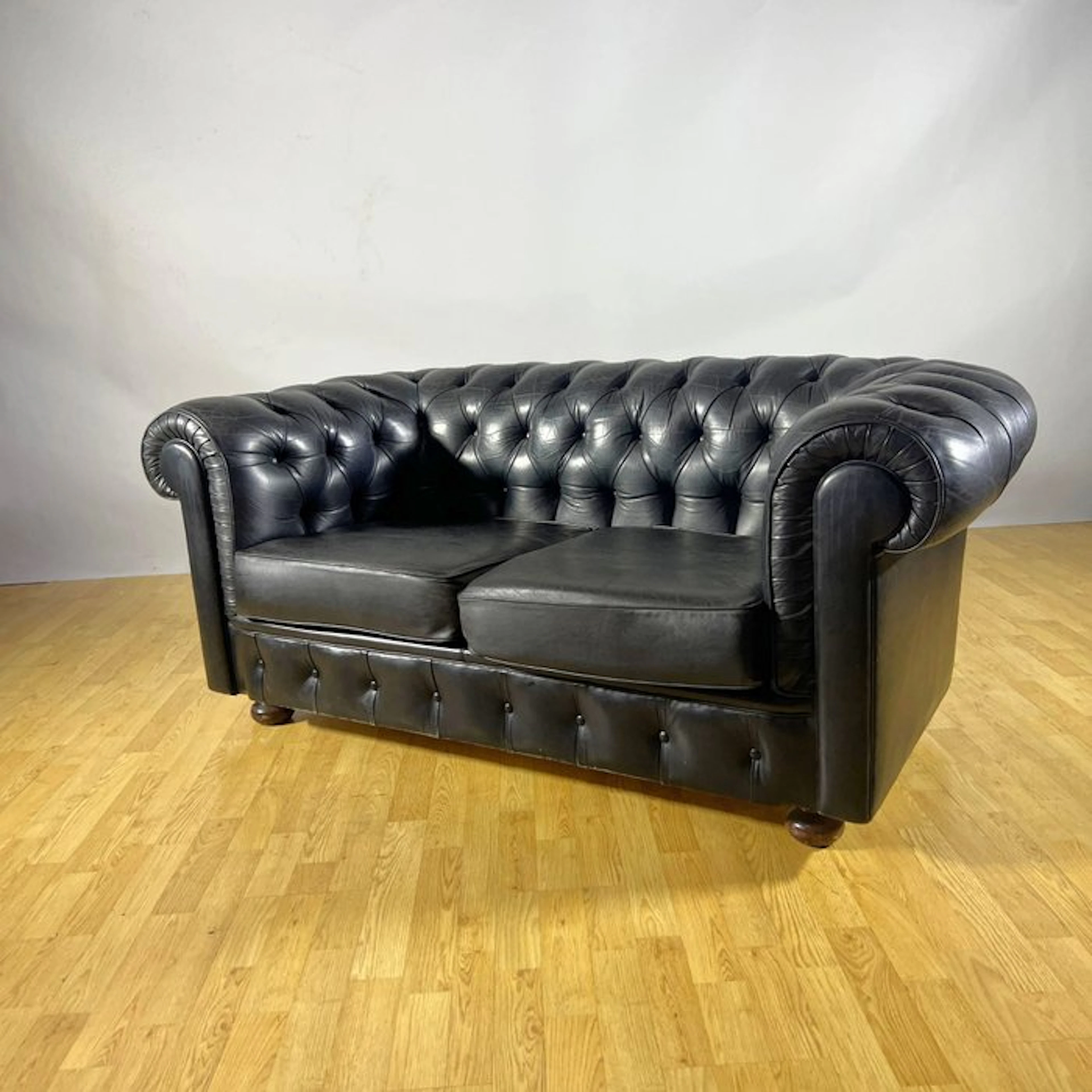 Sofa - Leather, Wood - Chesterfield Club