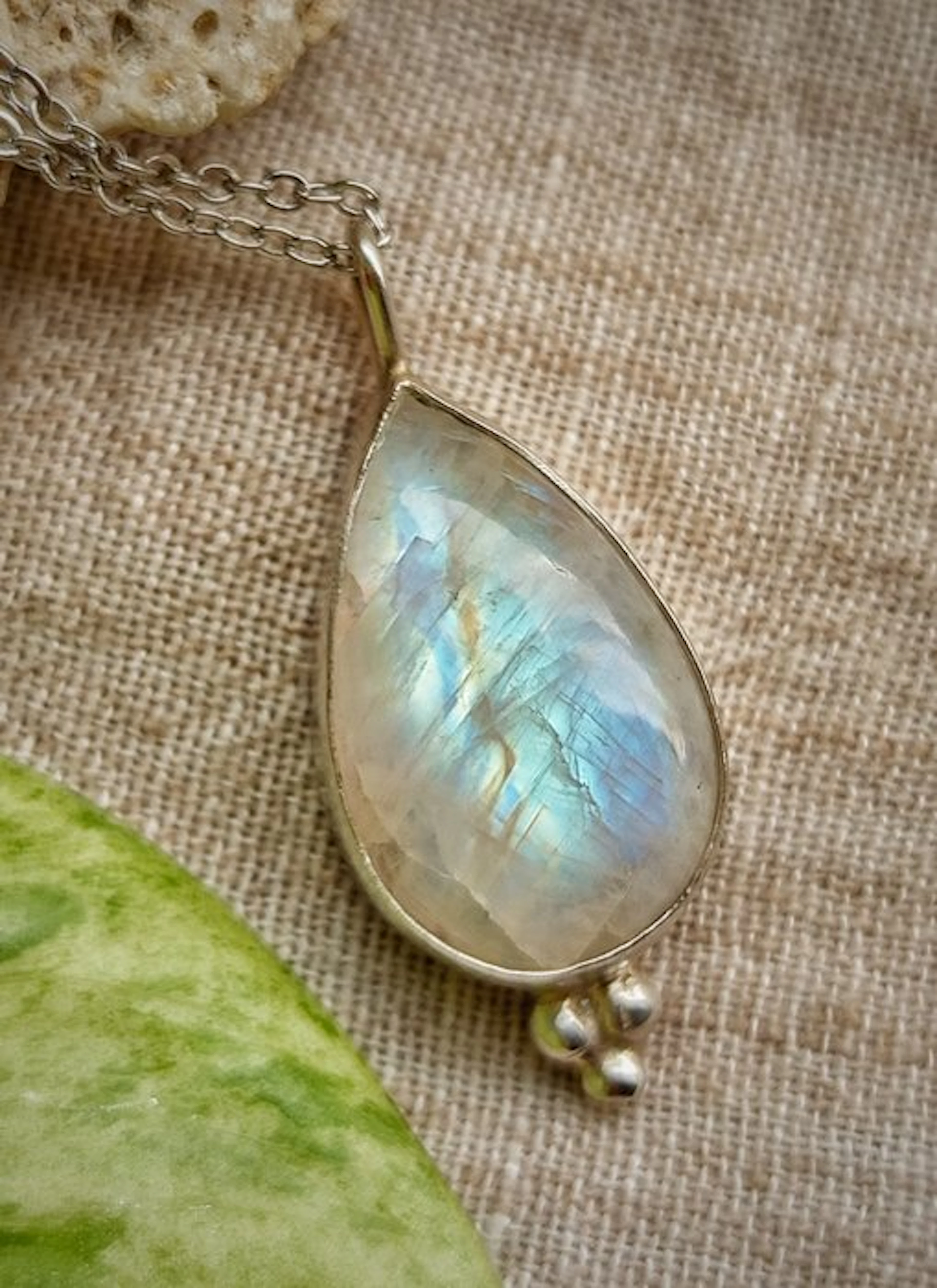 Handcrafted jewelry 'Aurora' in 925 silver with white labradorite