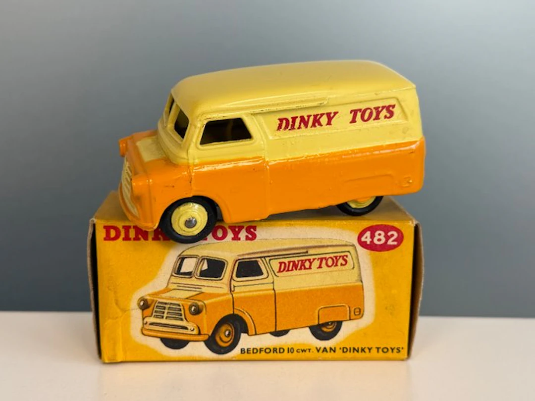 Dinky Toys 1:43 - Model van - Bedford 10cwt Van "Dinky...