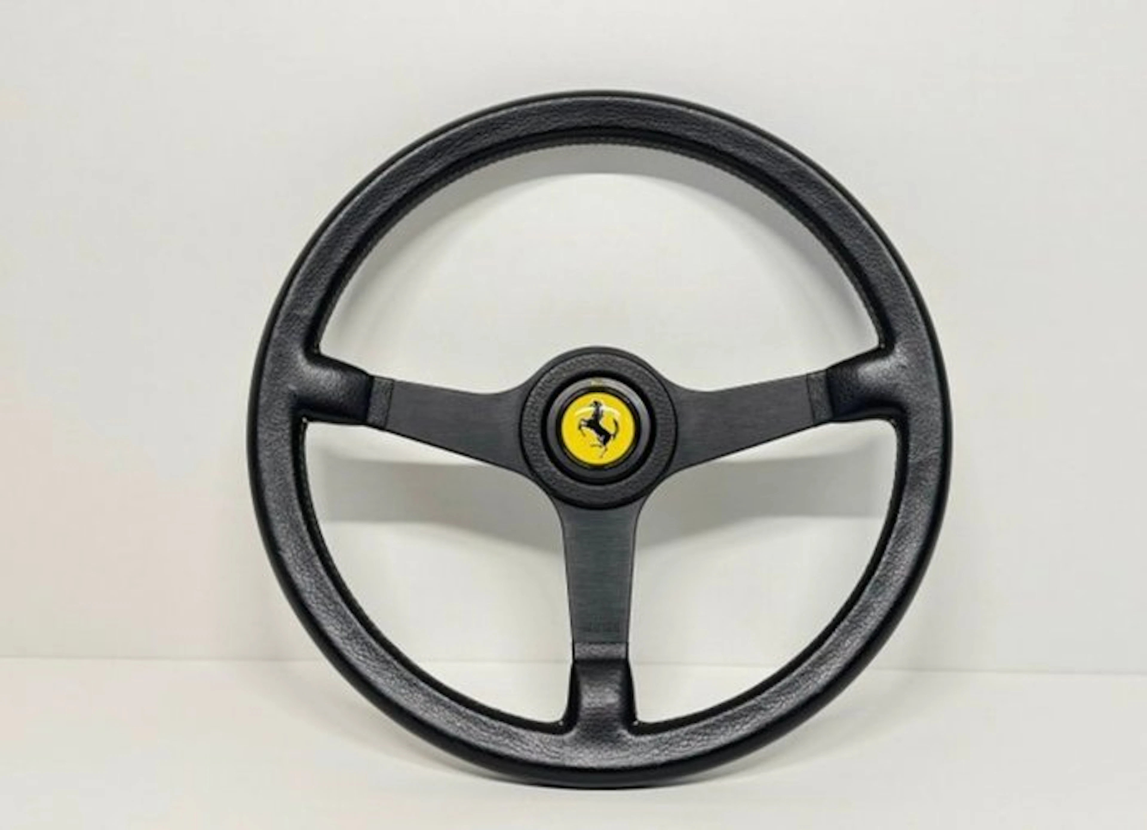 Steering wheel - Ferrari - Testarossa - 1987