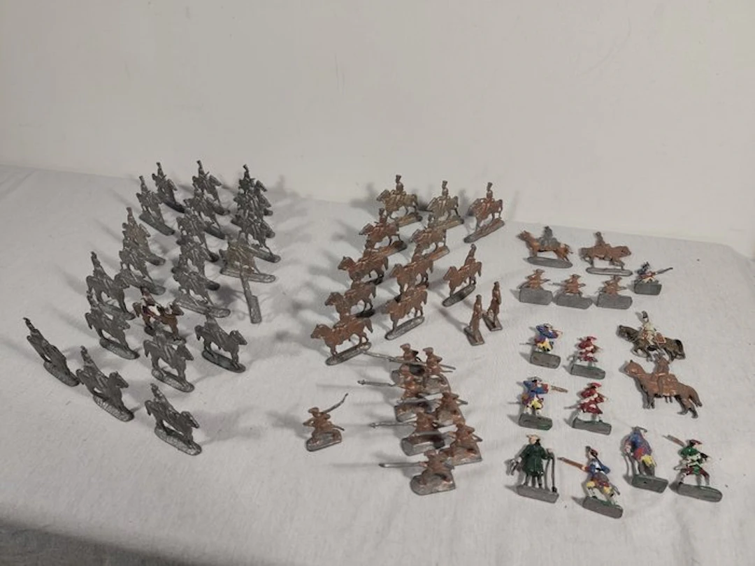 Pewter soldier - unbemalte Reiter plus Extras (40) - Tin