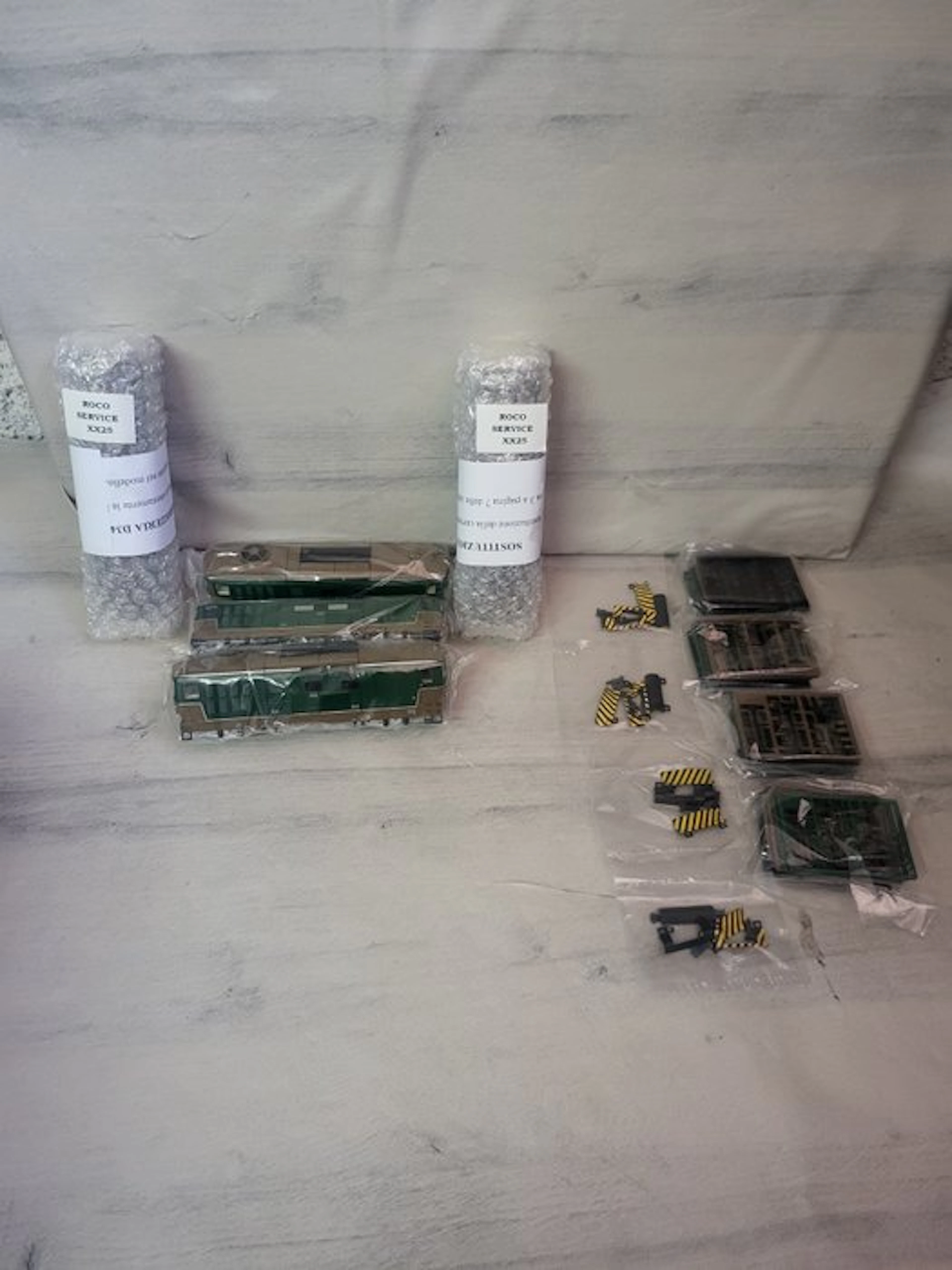 Roco H0 - Train set (3) - Roco locomotive bodies and accessories