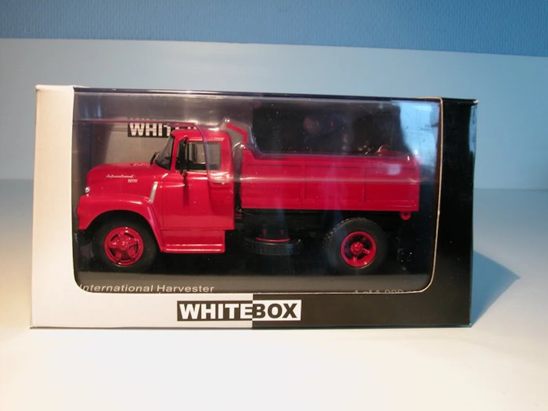 Whitebox 1:43 - Model car (2) - International Harvester...