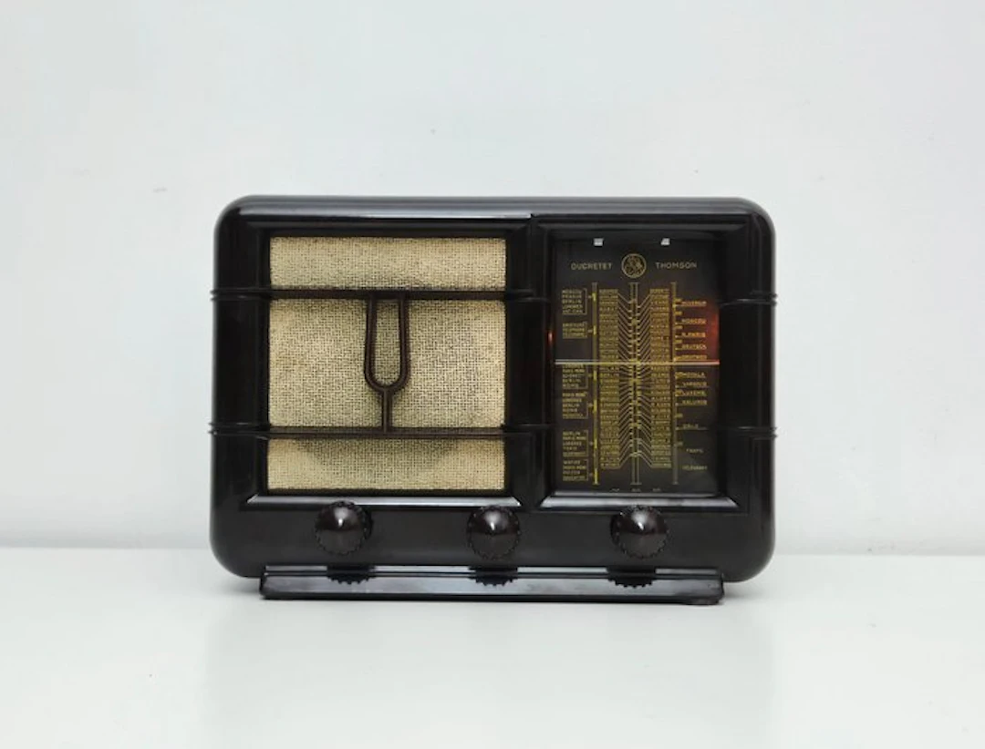 Ducretet Thomson - D 2205 baby Art Déco Bachelite Tube radio