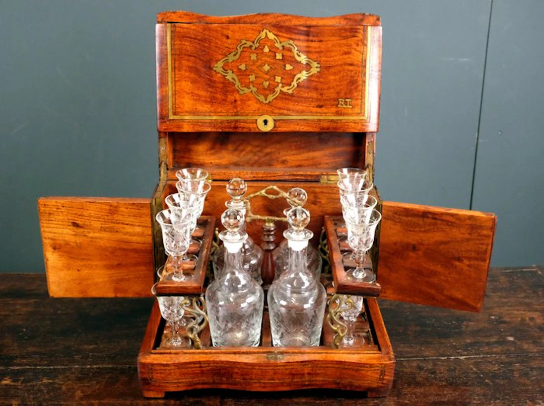 Liquor cabinet - Walnut