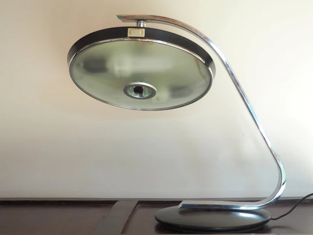 Fase - Luis Perez de la Oliva - Table lamp - 520c - Steel
