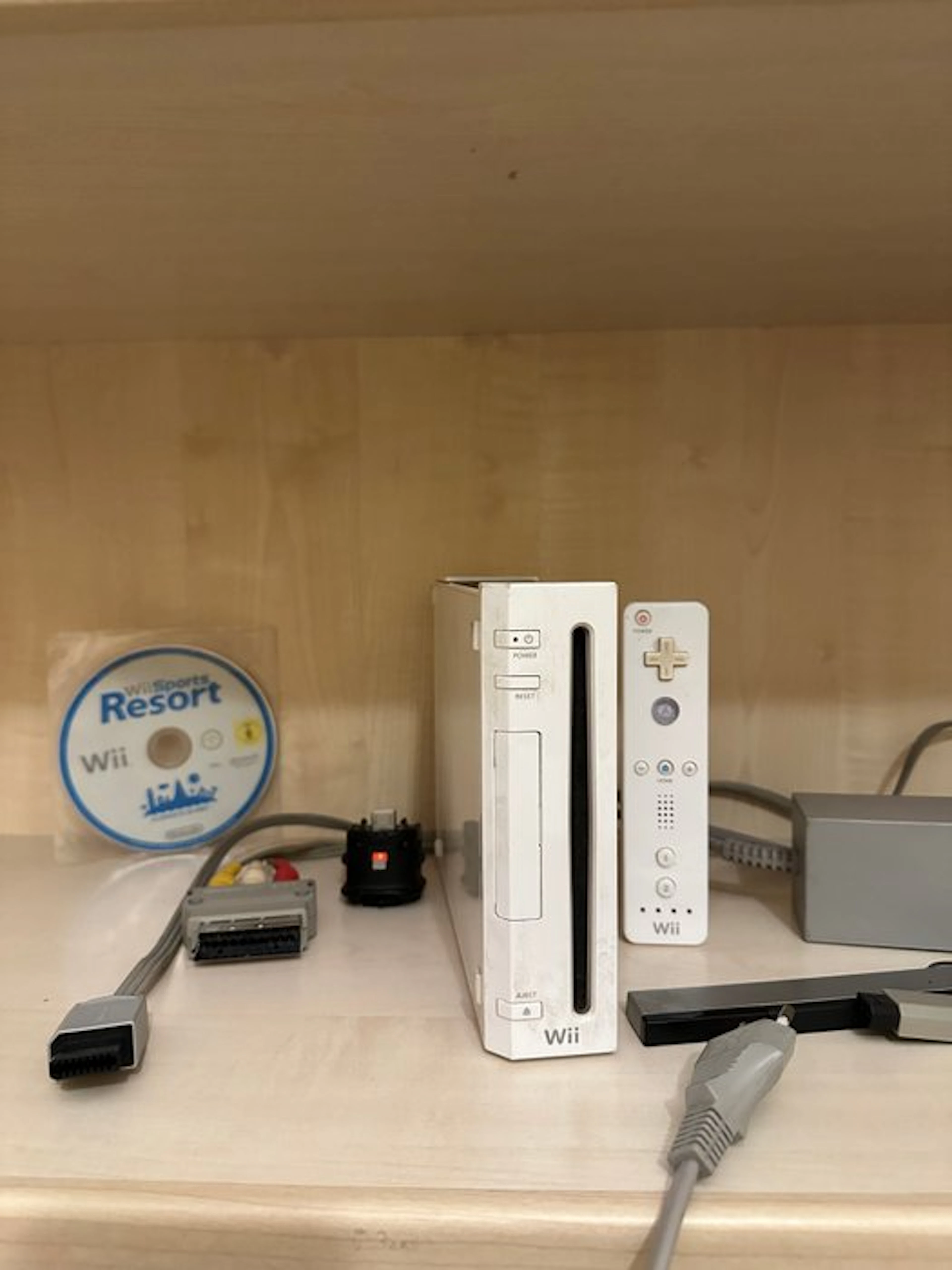 Nintendo - Wii - Nintendo Wii Console + Gioco Wii Sports...