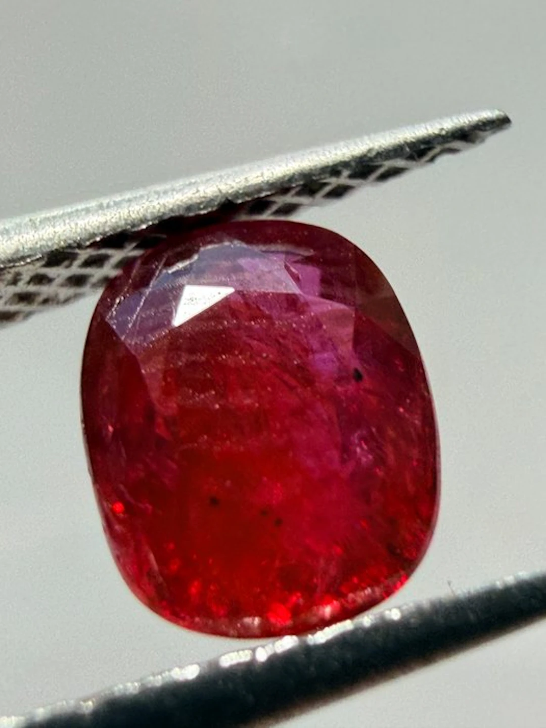 Red Ruby - 1.08 ct - Antwerp Laboratory for Gemstone Testing (ALGT) - Deep Red