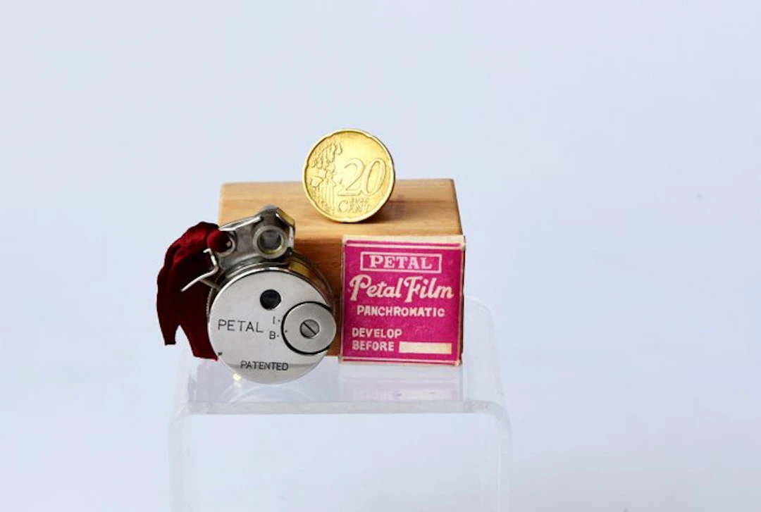 Sakura Seiki Petal (complete set) I B Spy camera